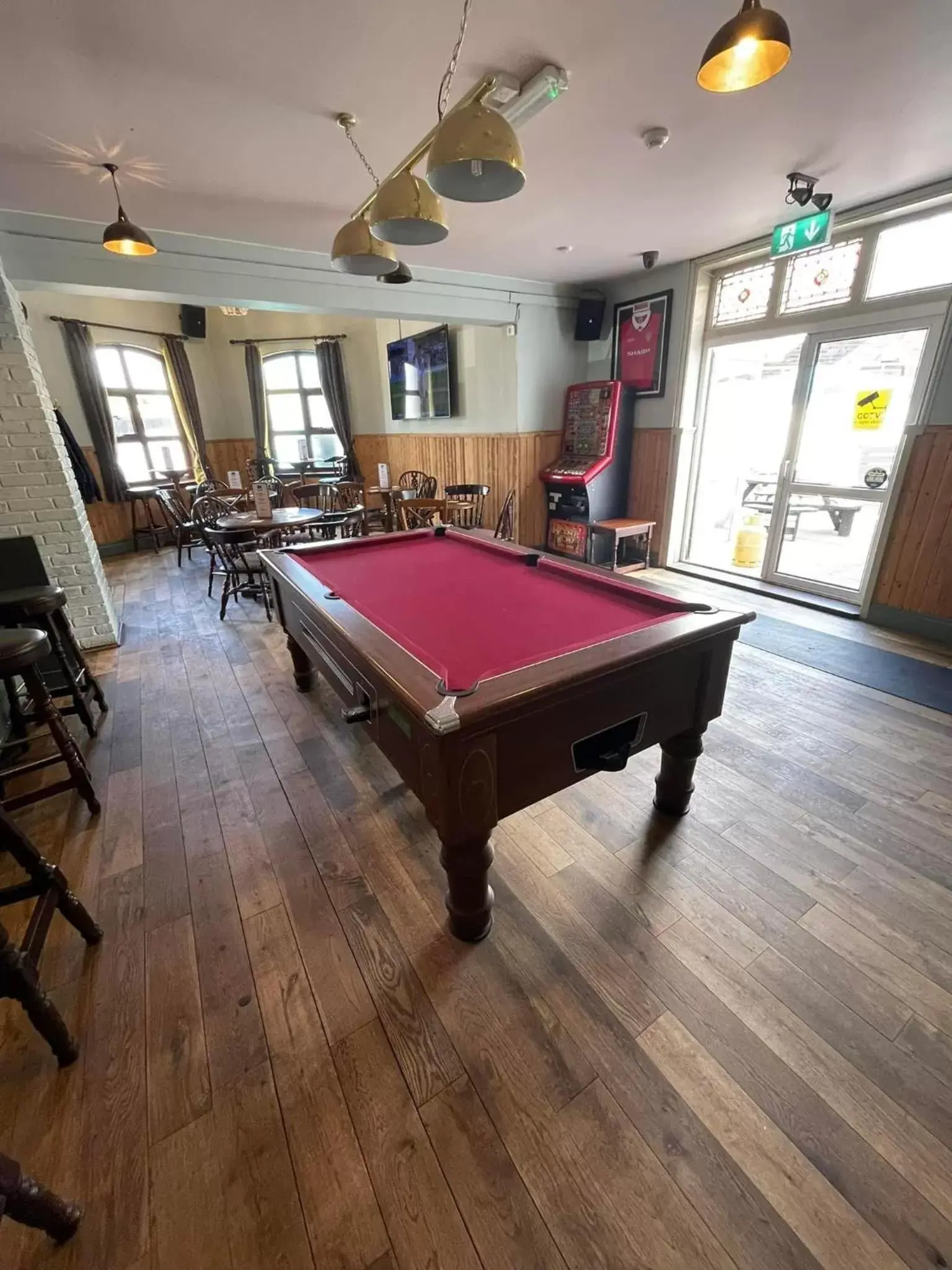 Lounge or bar, Billiards in The Six Bells