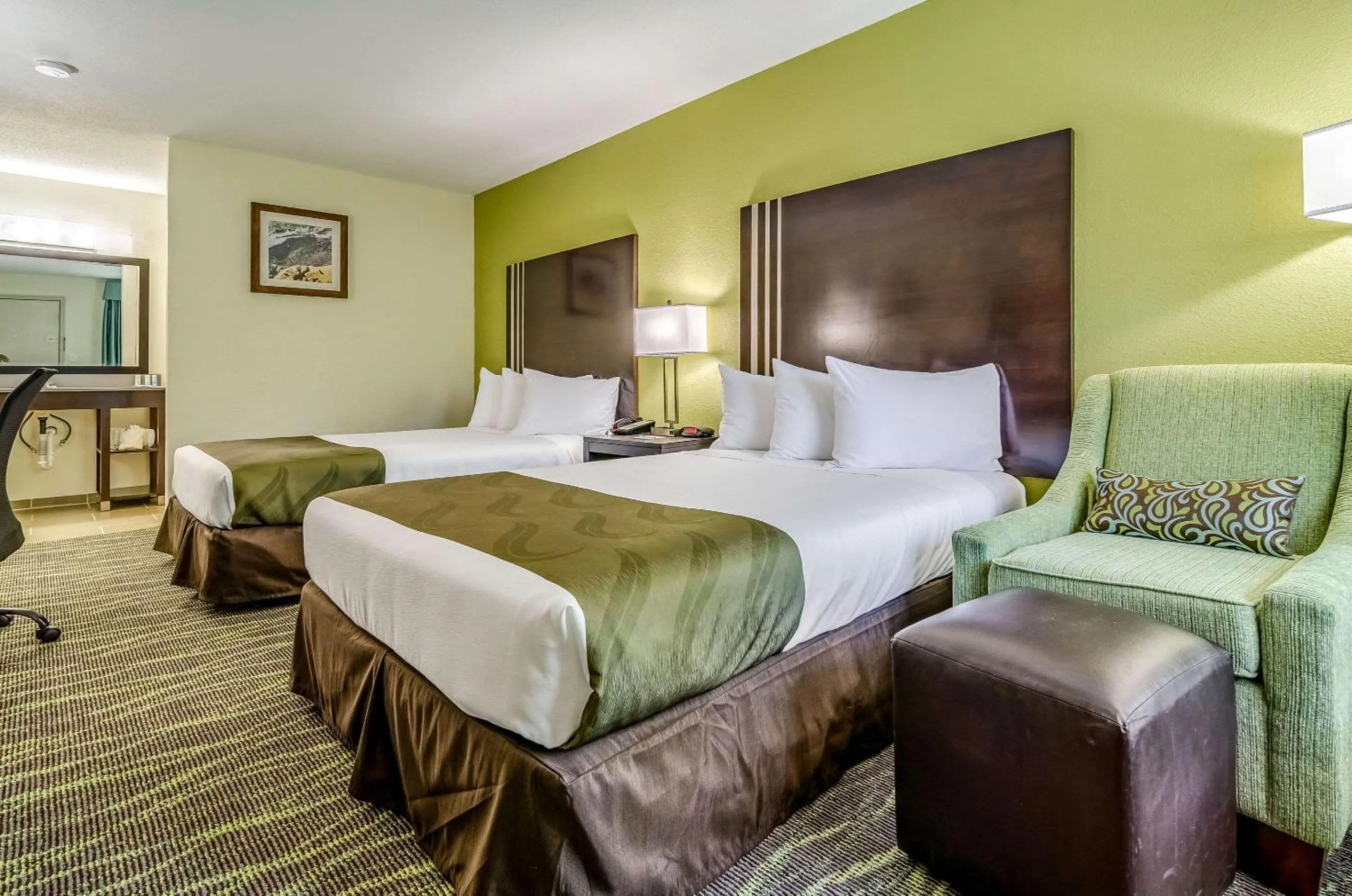 Photo of the whole room, Bed in Quality Inn & Suites Creedmoor - Butner