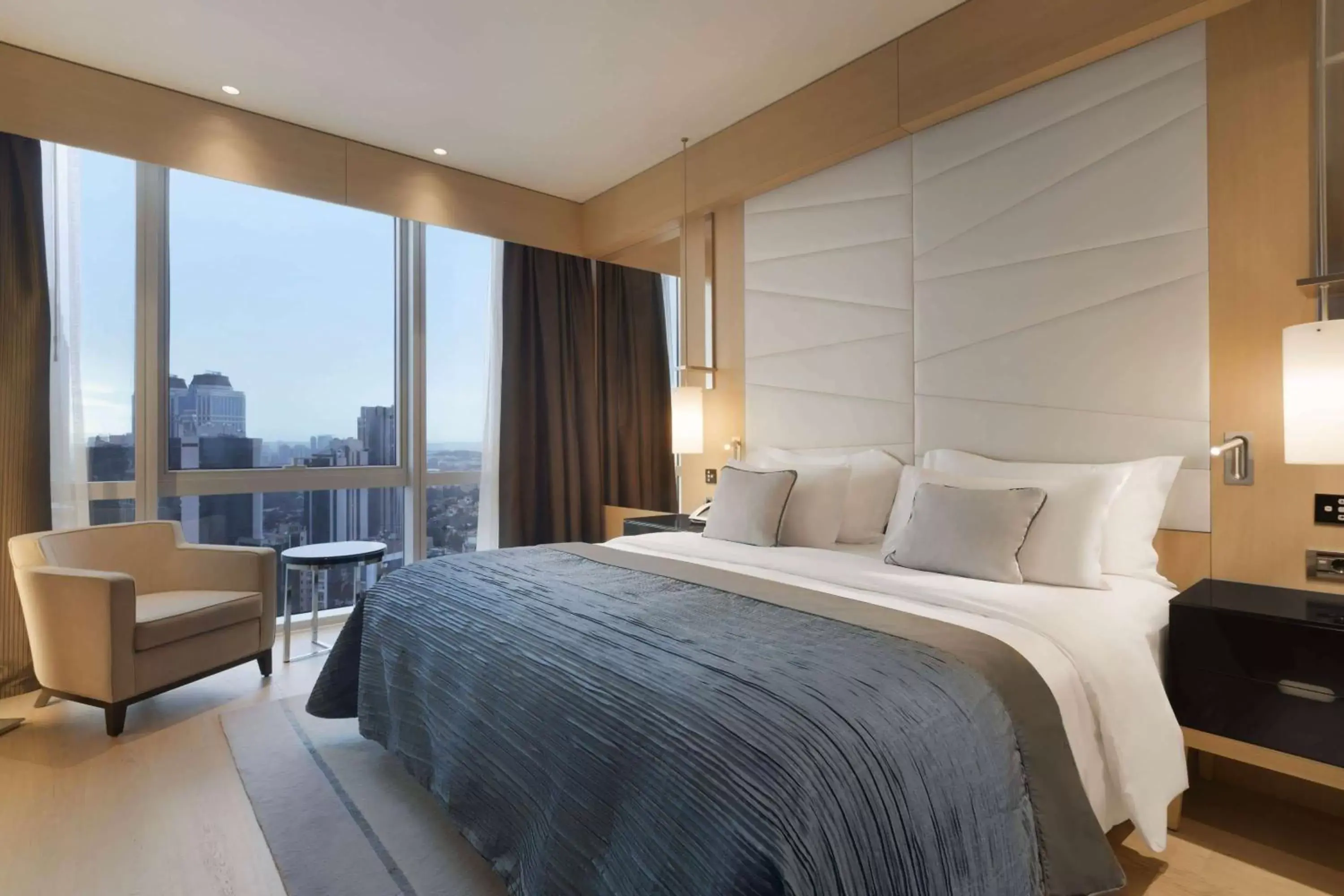 Photo of the whole room, Bed in Wyndham Grand Istanbul Levent