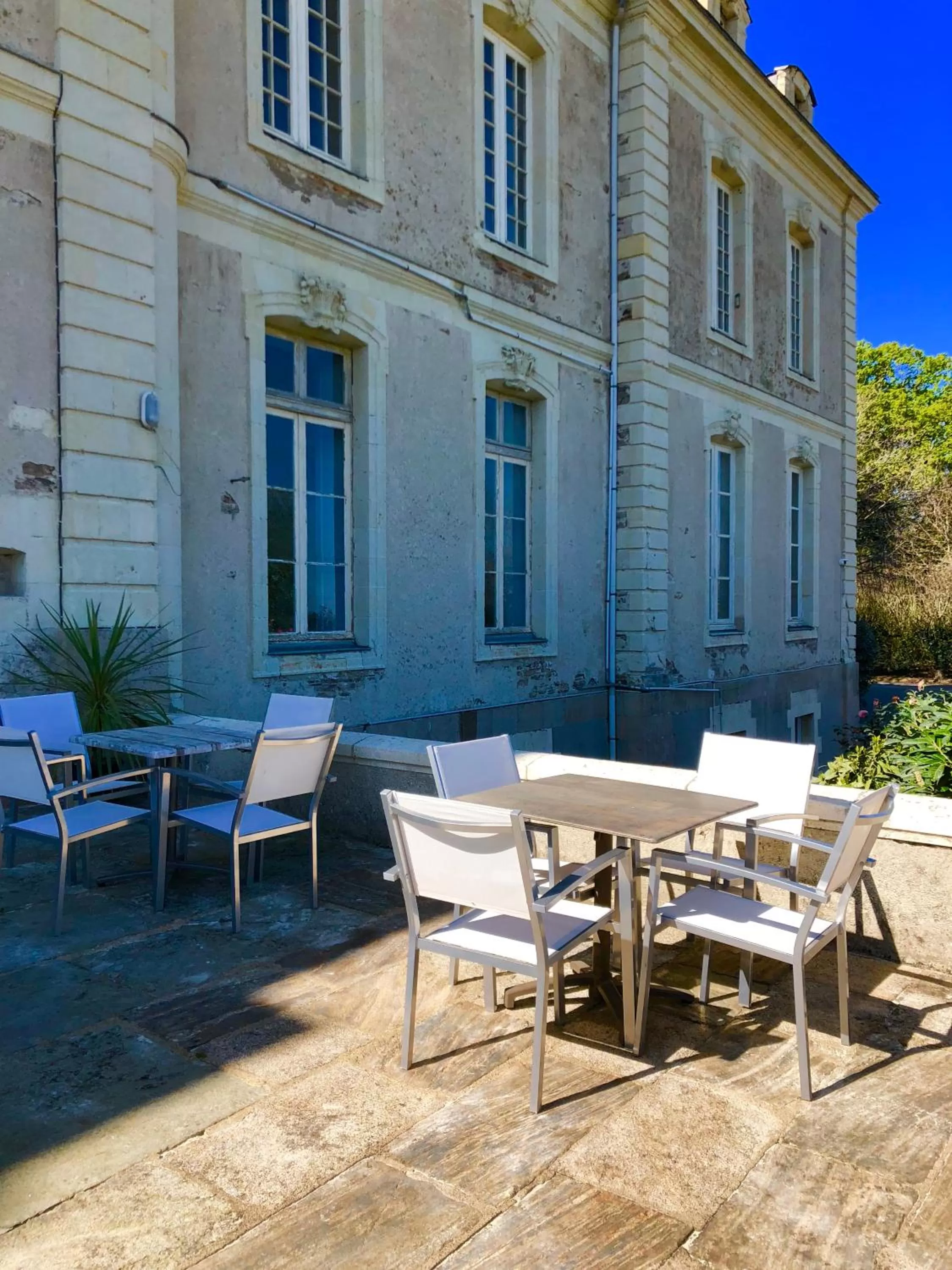 Patio in Hôtel Particulier CHÂTEAU DES MARAIS Proximité et vue sur le Lac de Grand lieu