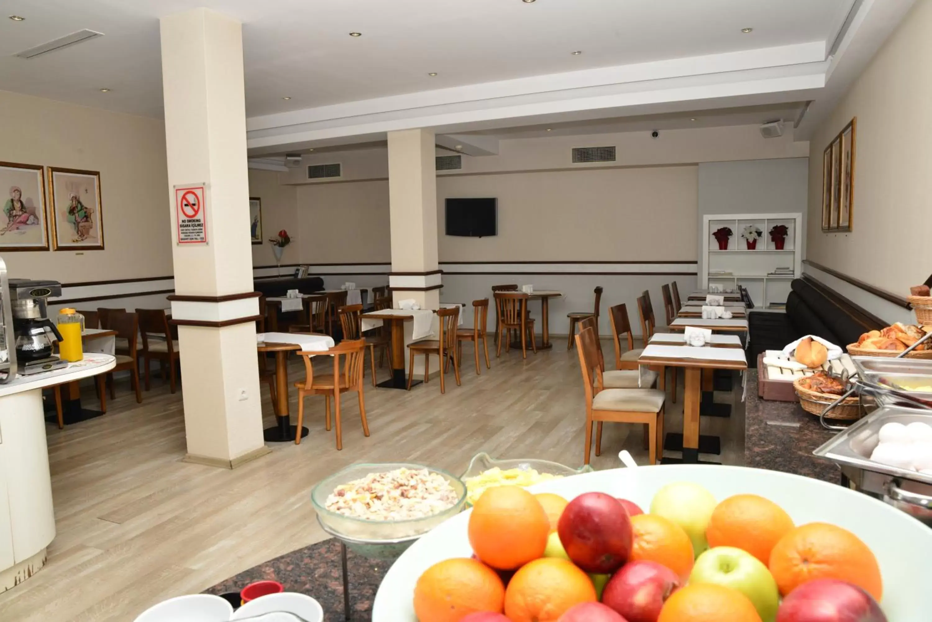 Restaurant/places to eat in Ilkay Hotel