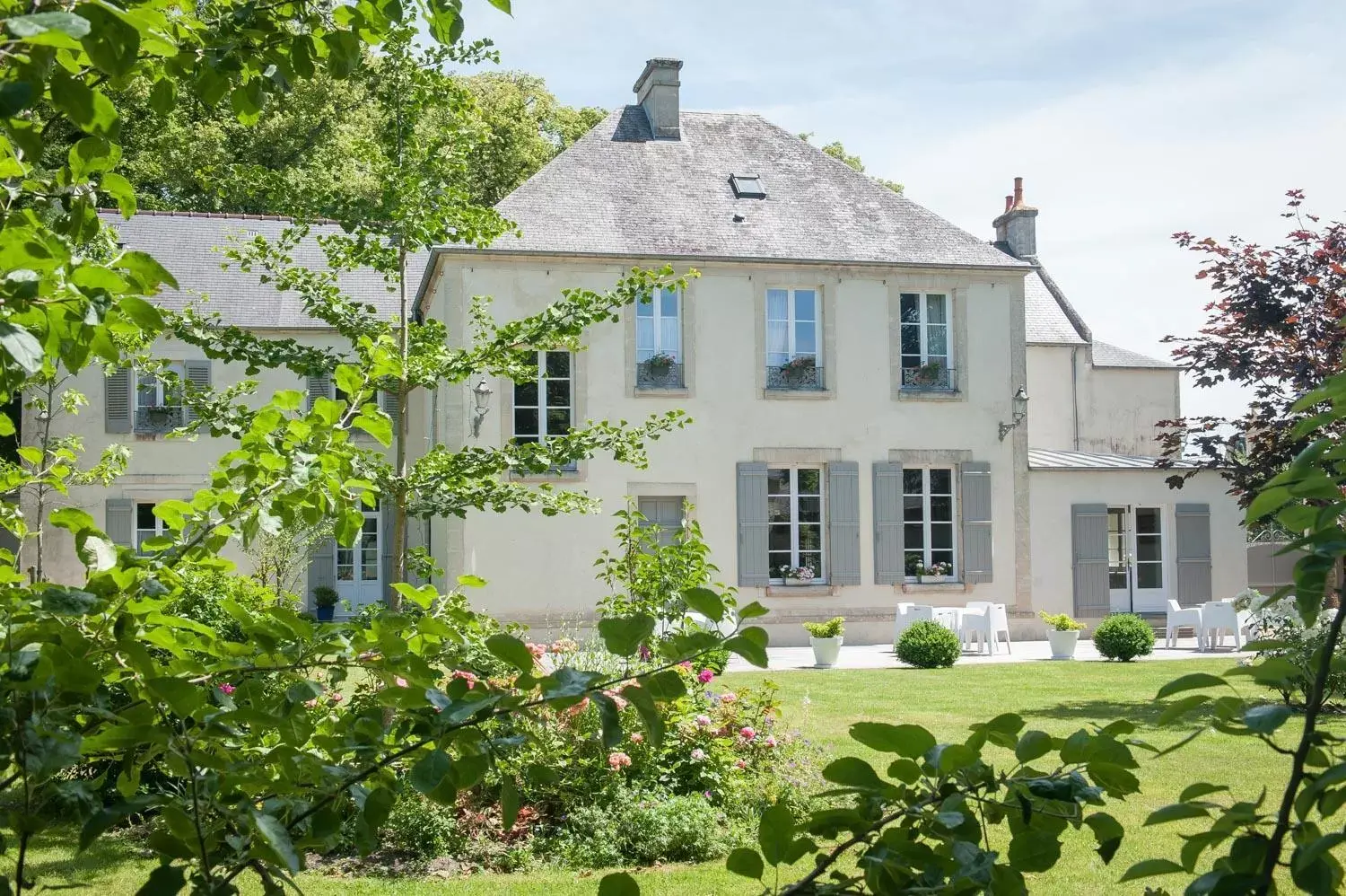 Property Building in Le Petit Matin