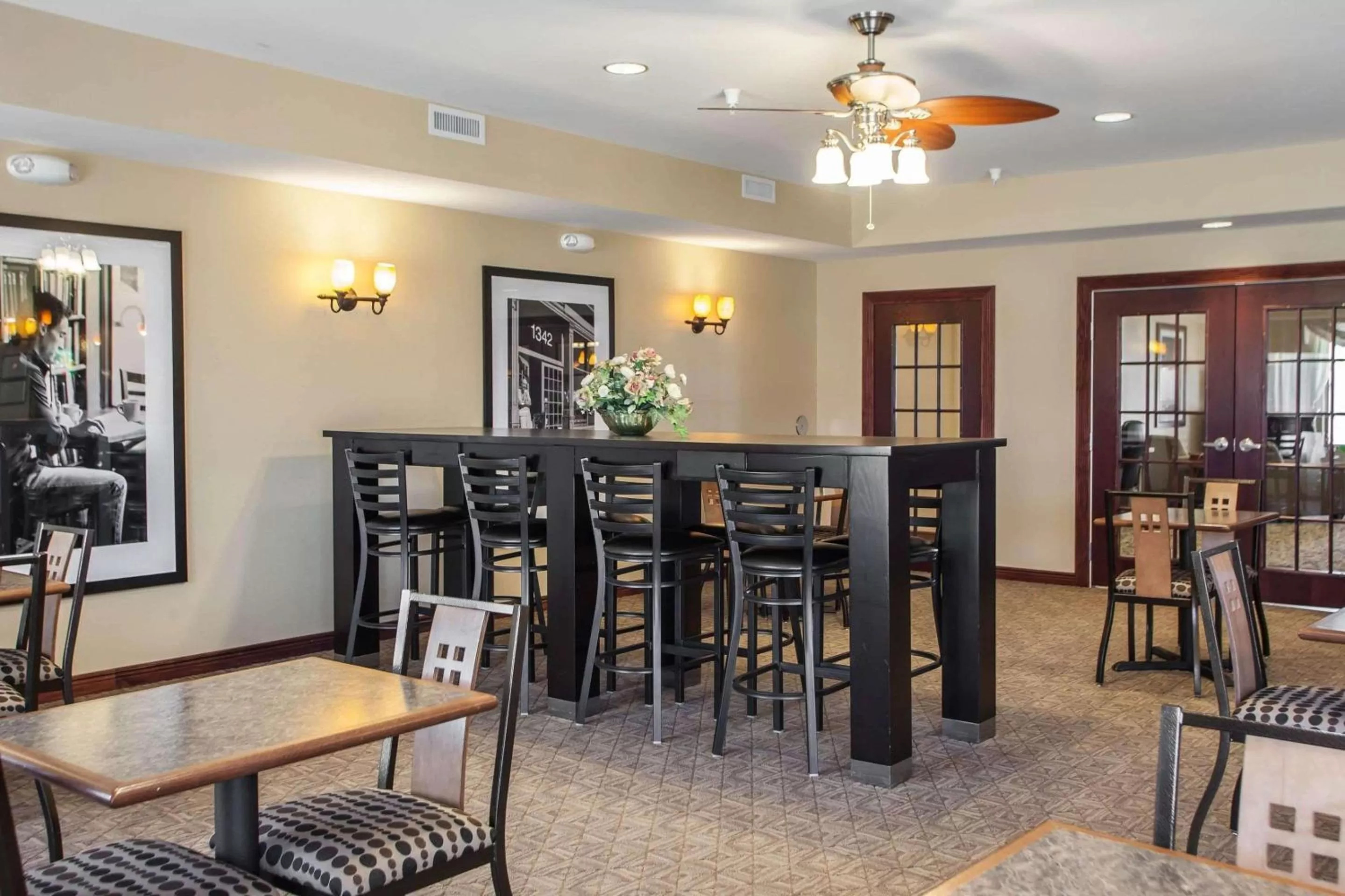 Restaurant/places to eat in Comfort Suites Bloomington I-55 and I-74