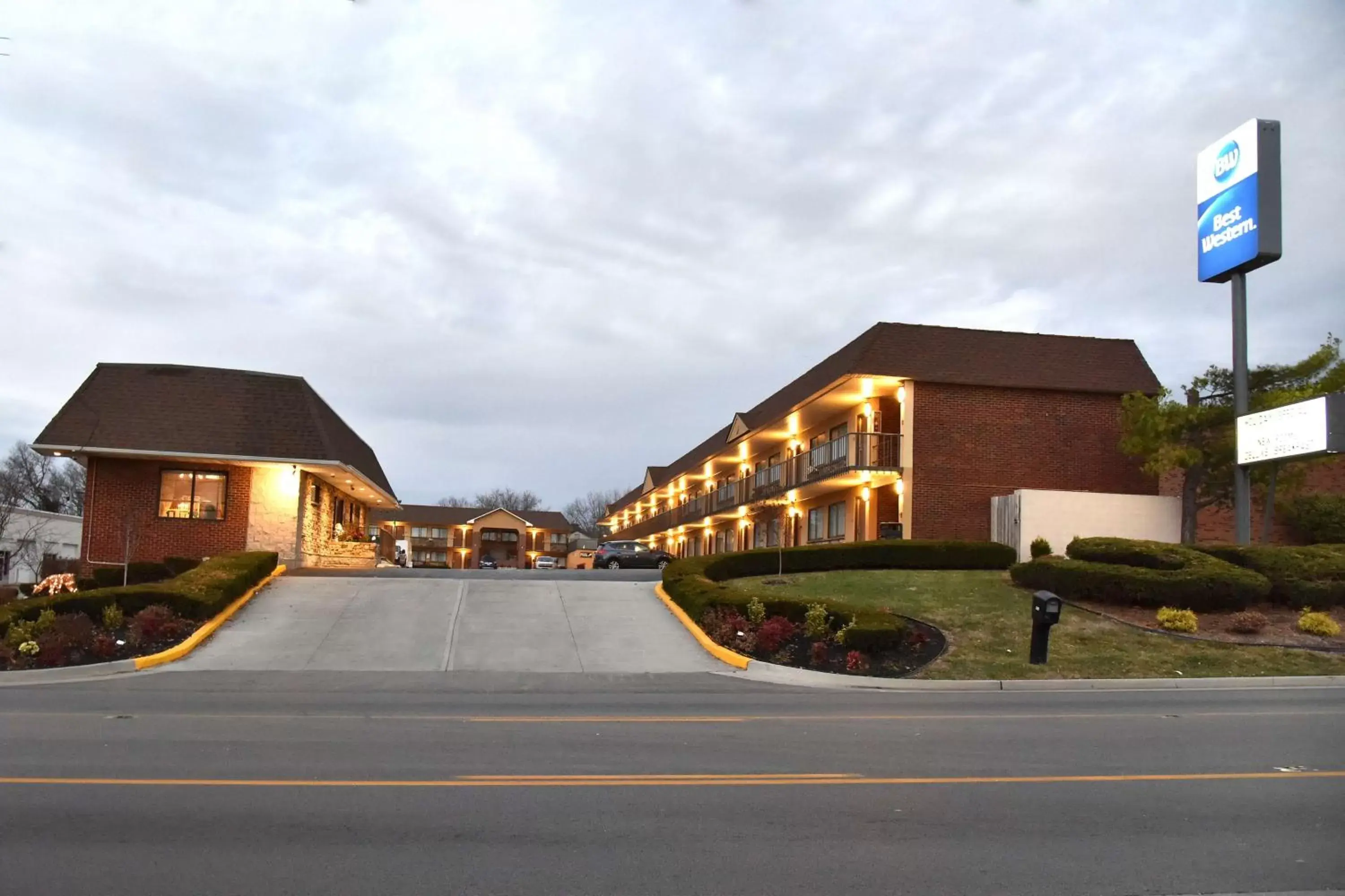 Property Building in Best Western Winchester Hotel