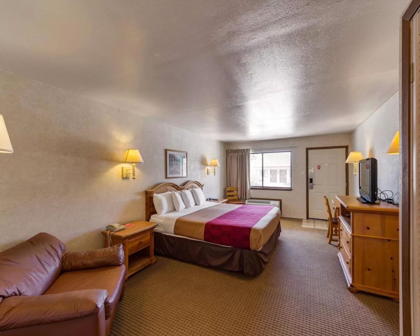 King Room - Non-Smoking in Econo Lodge Fredericksburg