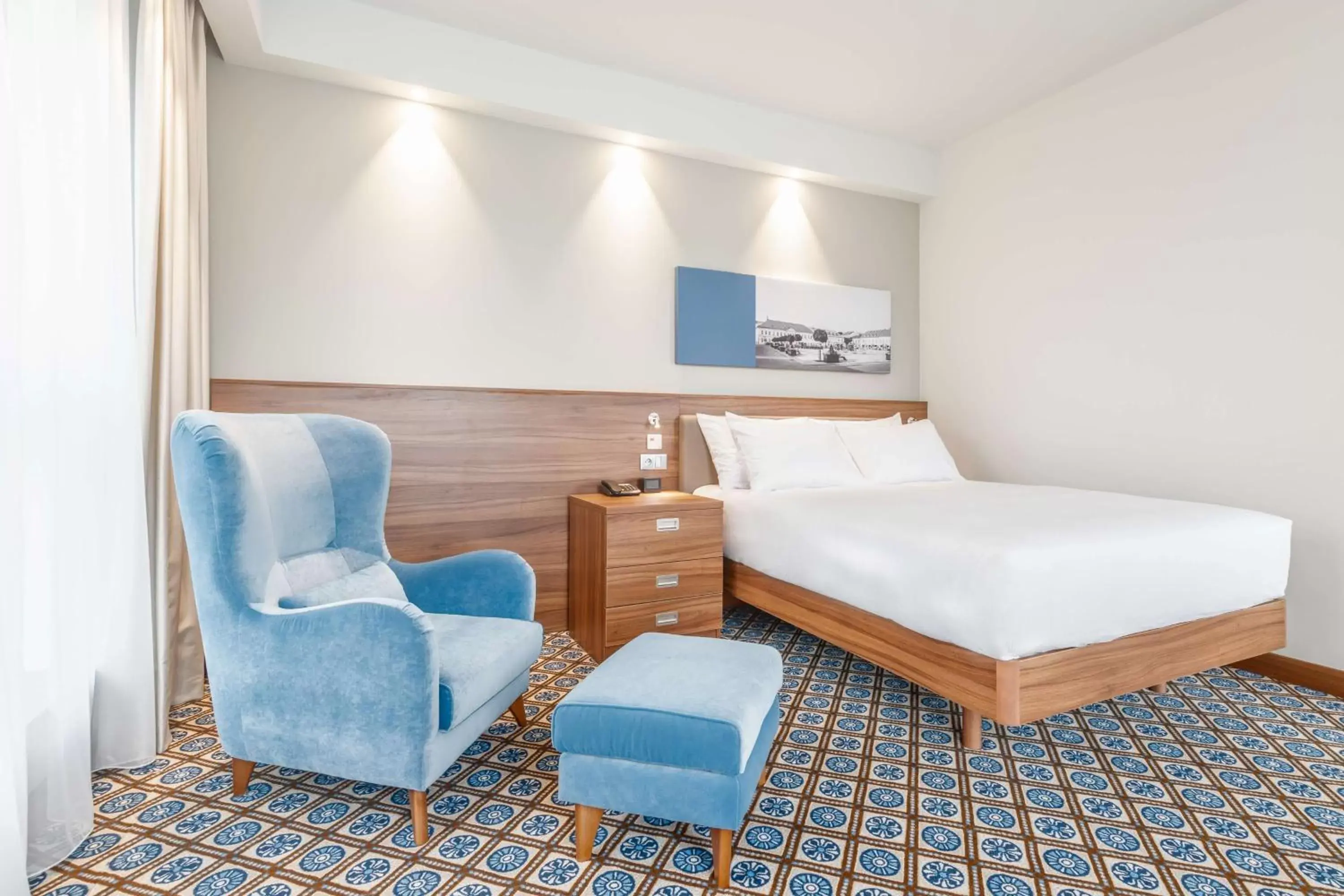 Living room, Bed in Hampton by Hilton Oswiecim