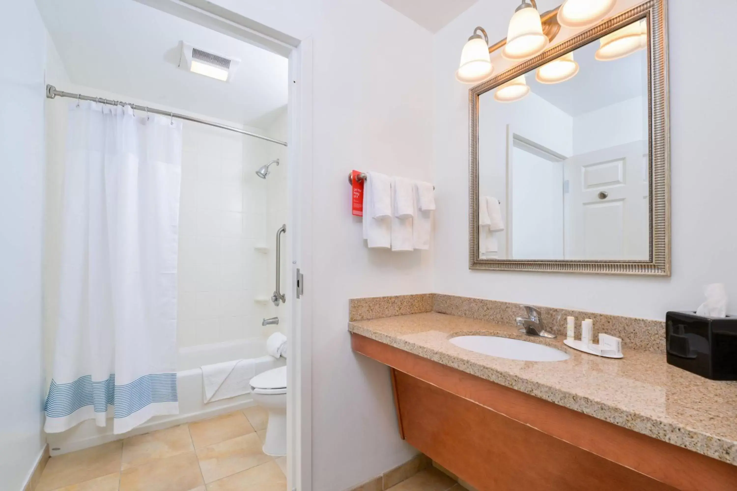 Bathroom in TownePlace Suites Thousand Oaks Ventura County