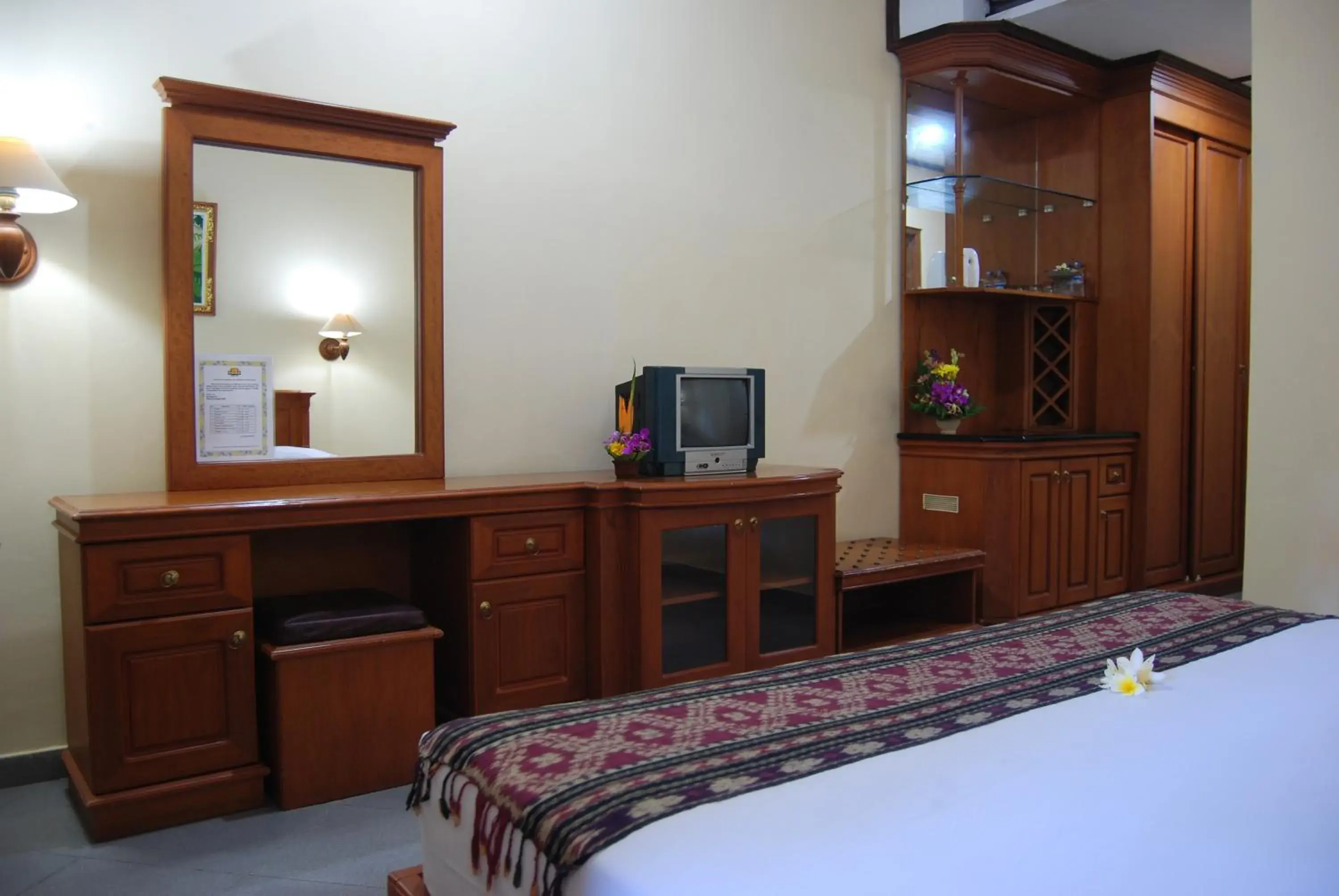 TV and multimedia, TV/Entertainment Center in Puri Gopa Hotel