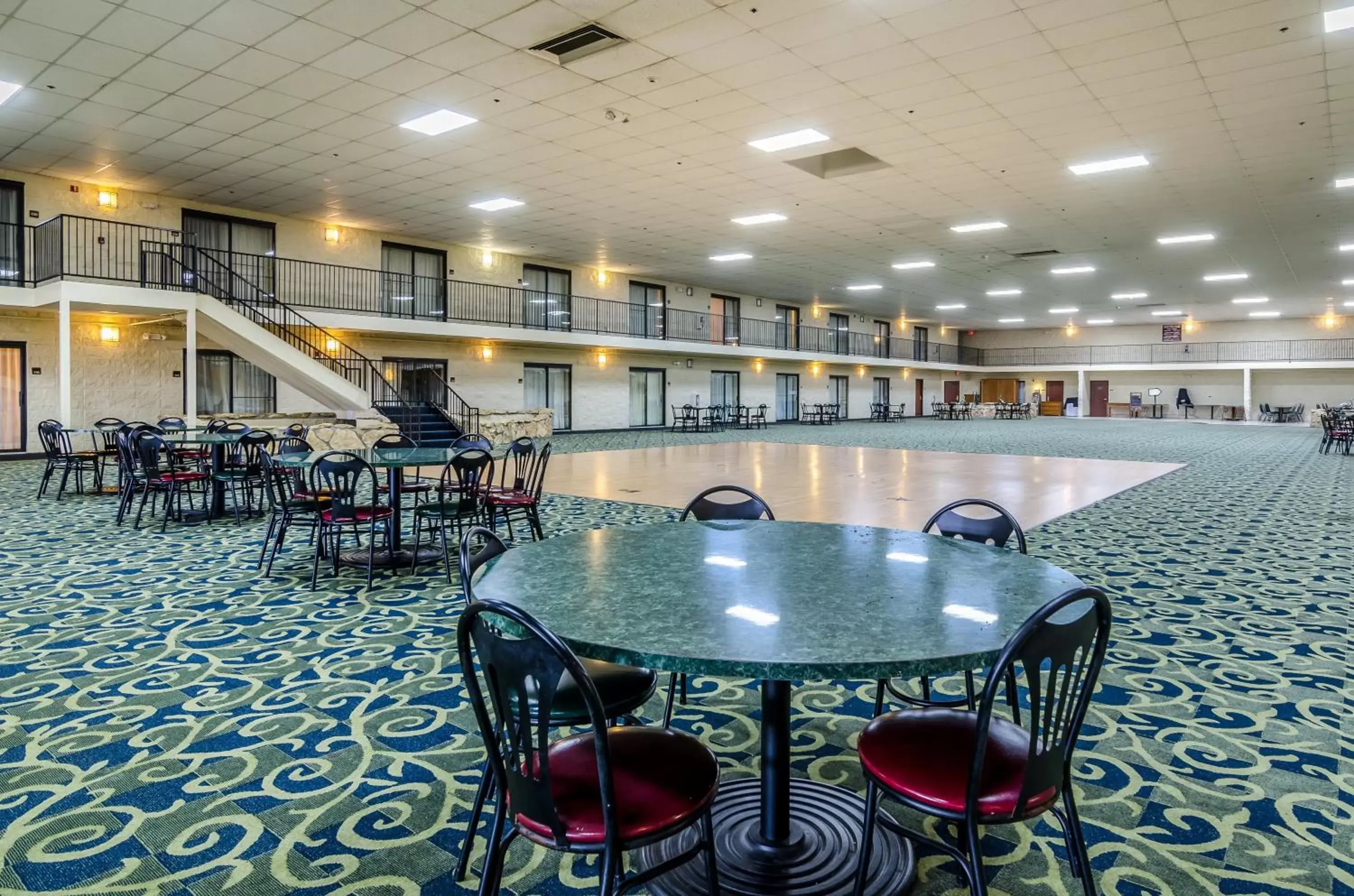 Banquet/Function facilities, Restaurant/Places to Eat in Red Roof Inn & Conference Center Wichita Airport
