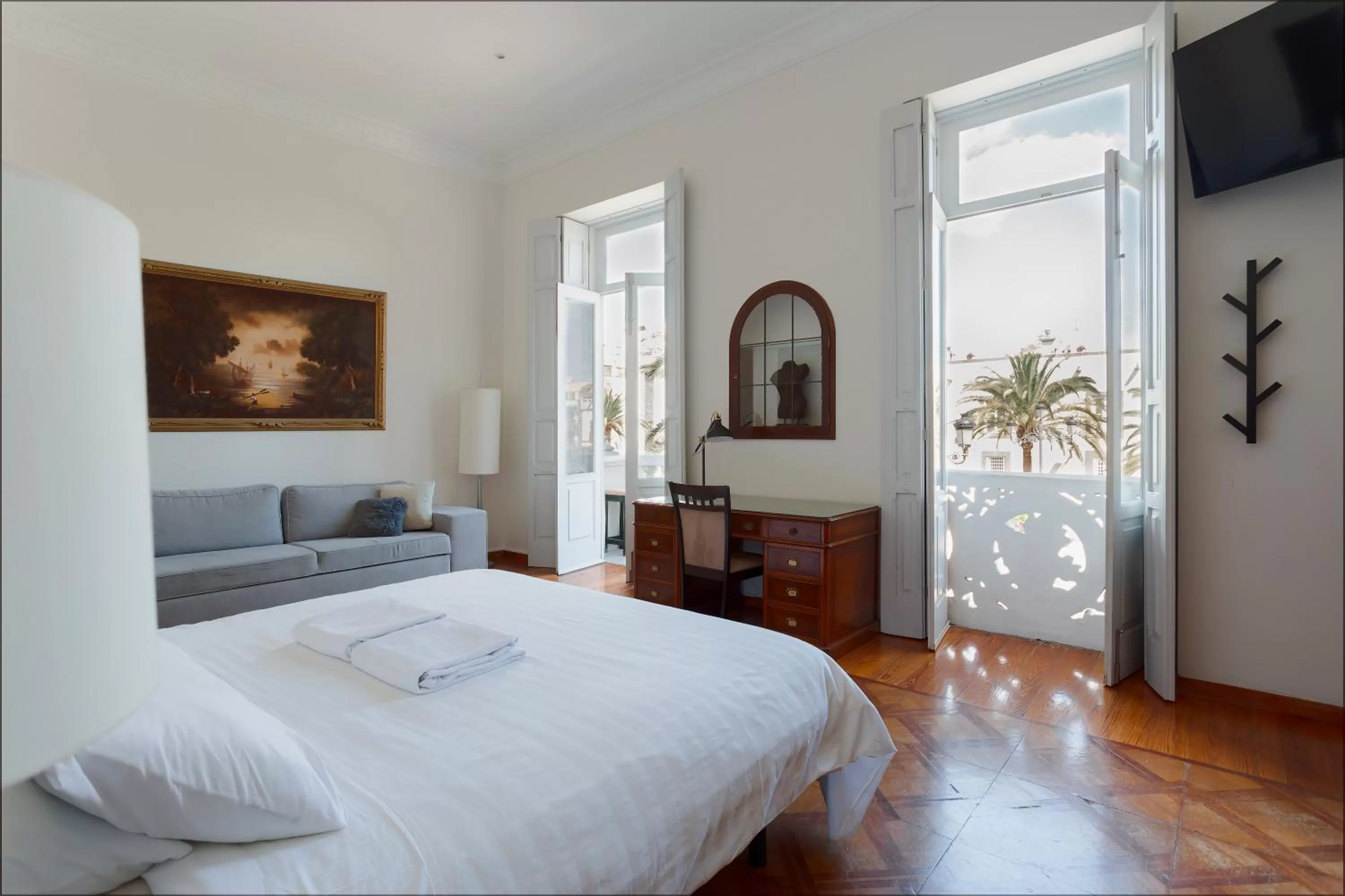 Bedroom, Bed in Santa Ana Suite & Rooms