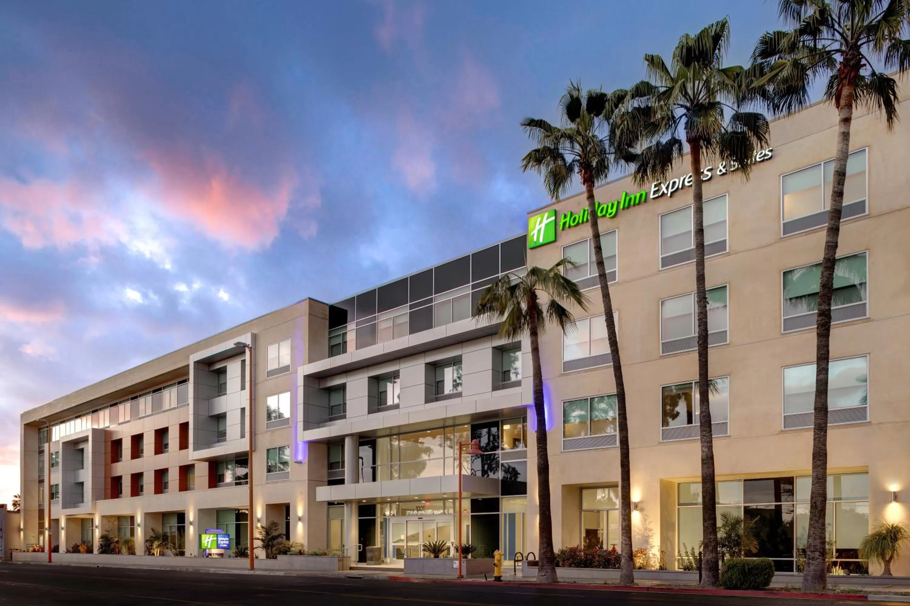 Property building in Holiday Inn Express & Suites - Glendale Downtown