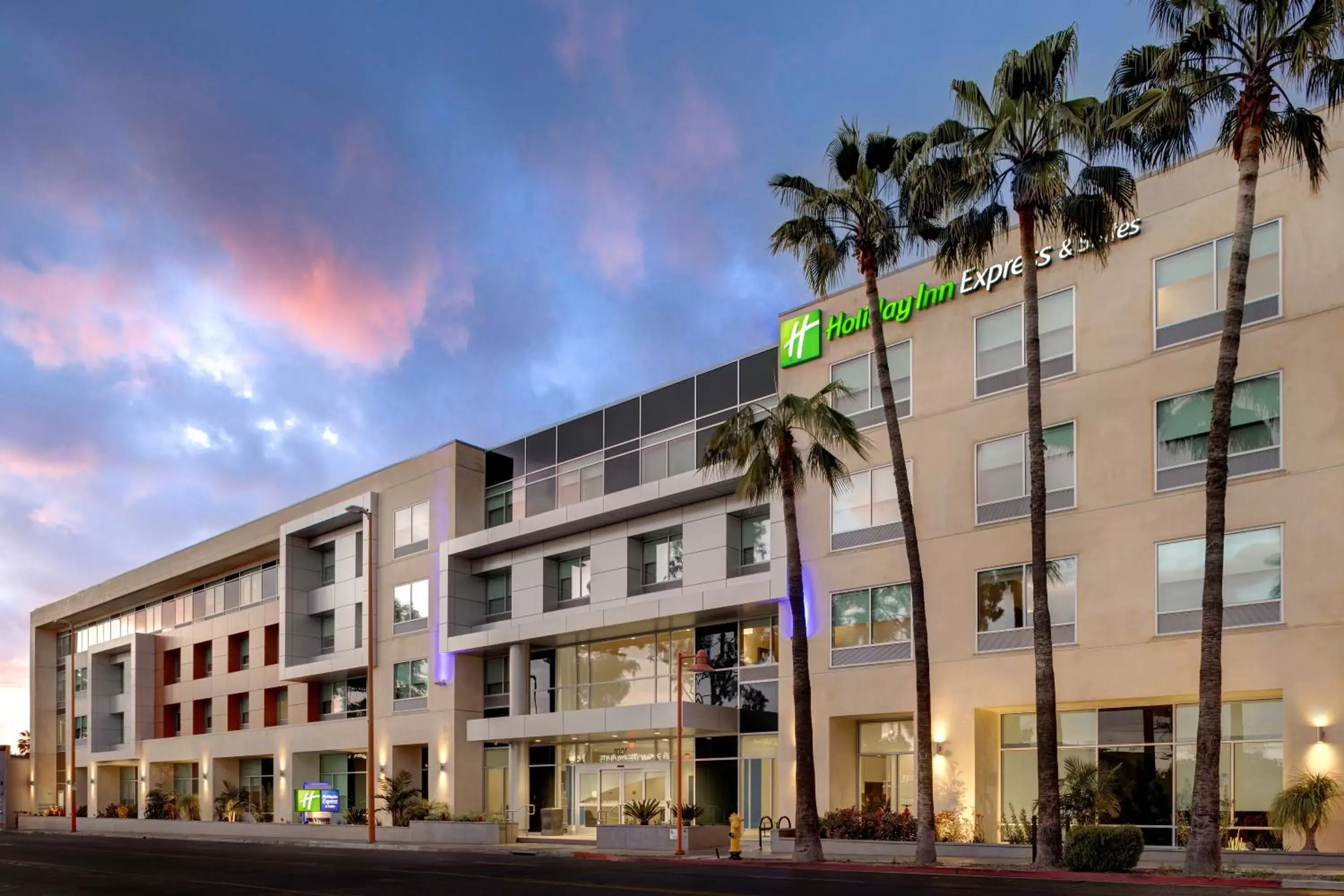 Property Building in Holiday Inn Express & Suites - Glendale Downtown