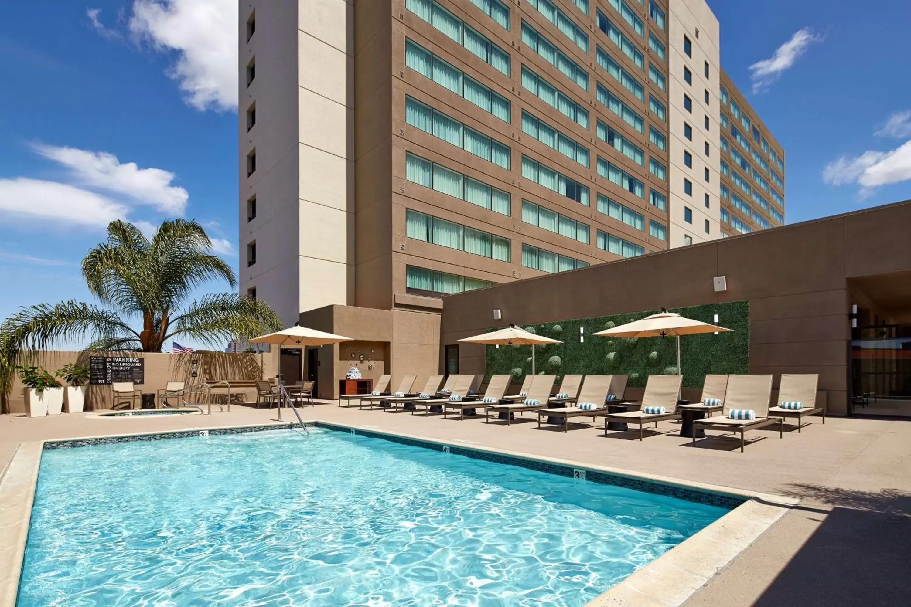 Pool view, Swimming Pool in Hilton San Diego Mission Valley