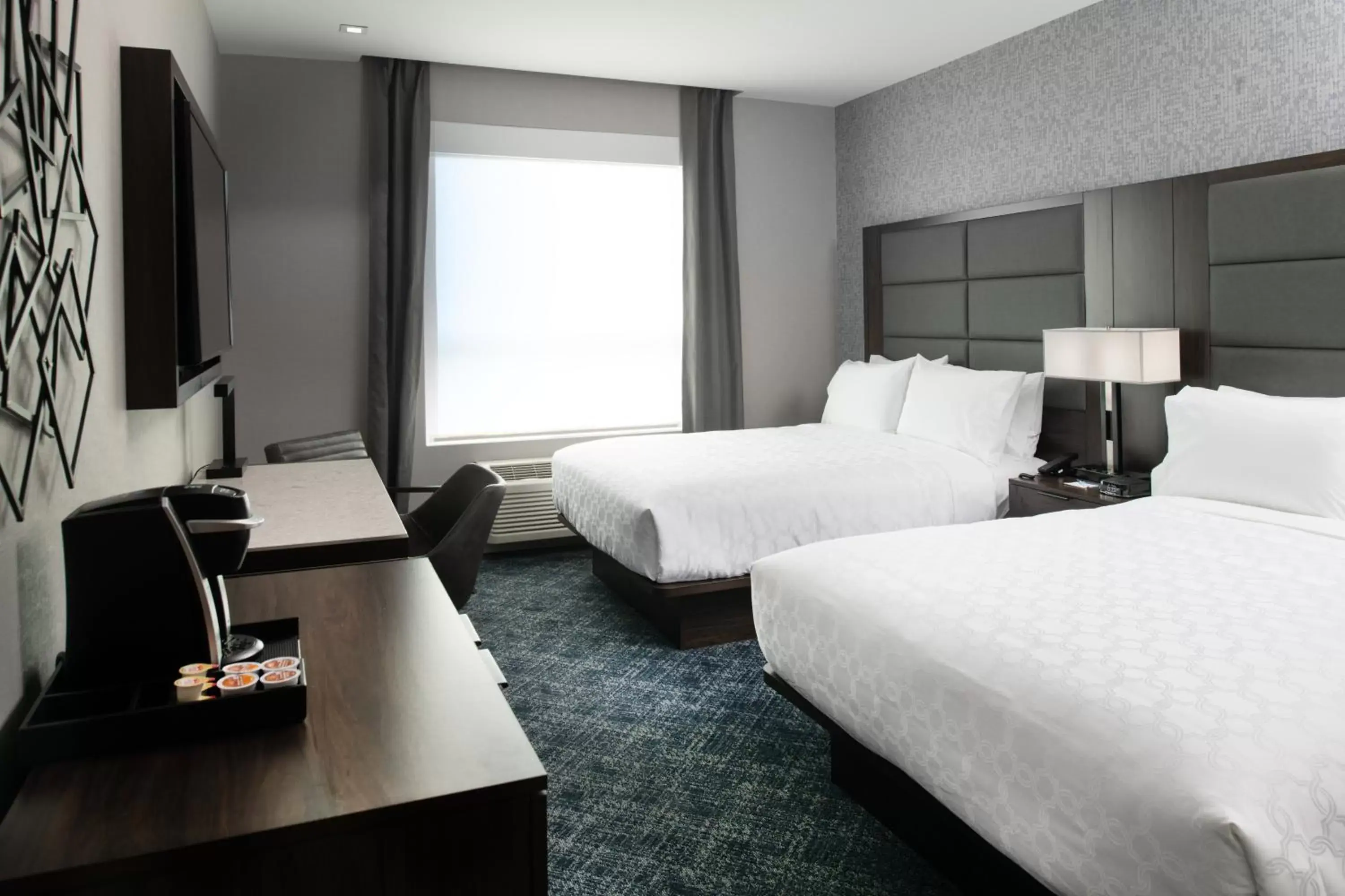 Photo of the whole room, Bed in Holiday Inn Express - Boston South - Quincy, an IHG Hotel