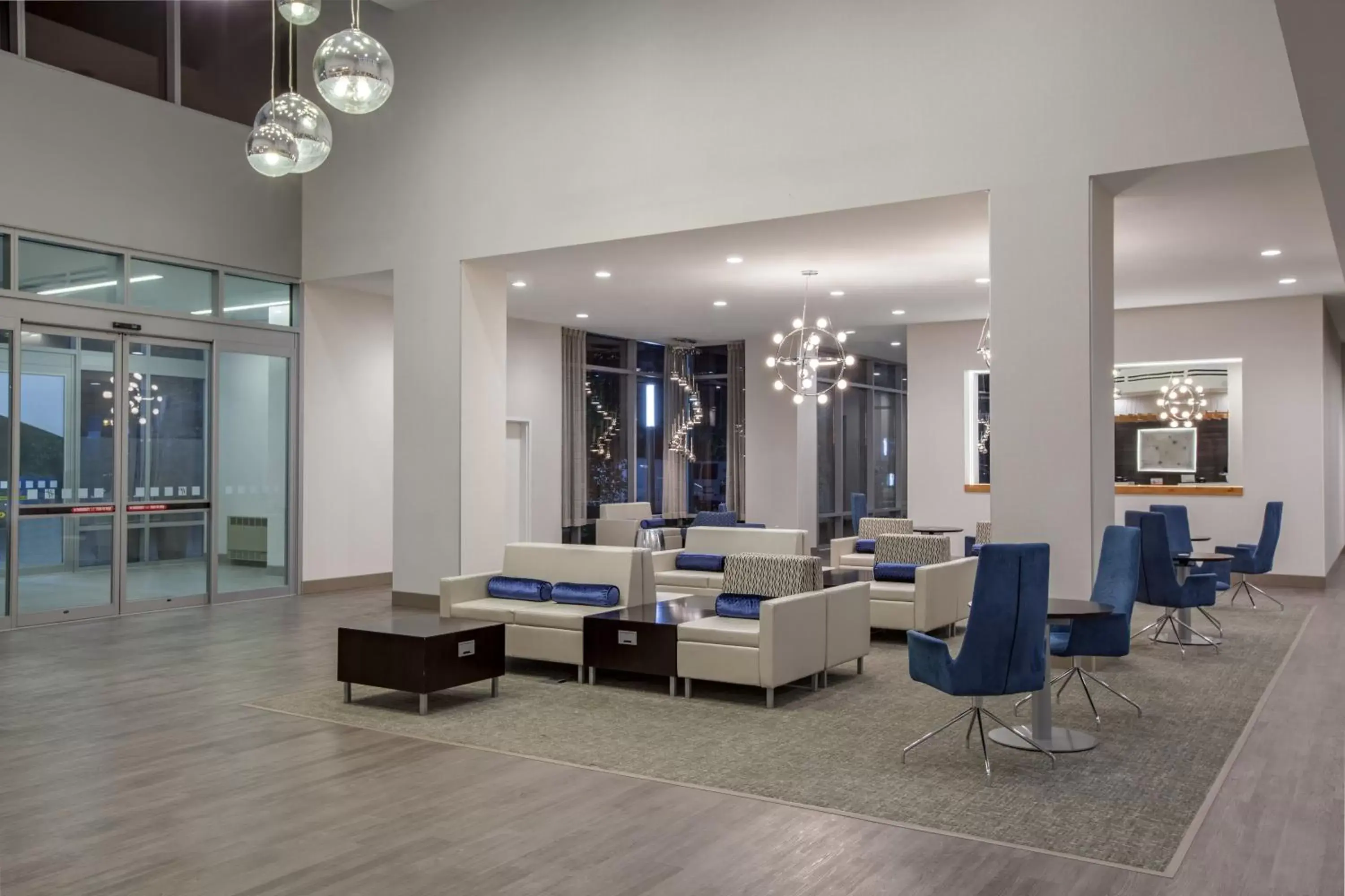 Lobby or reception in Holiday Inn Cleveland Clinic, an IHG Hotel