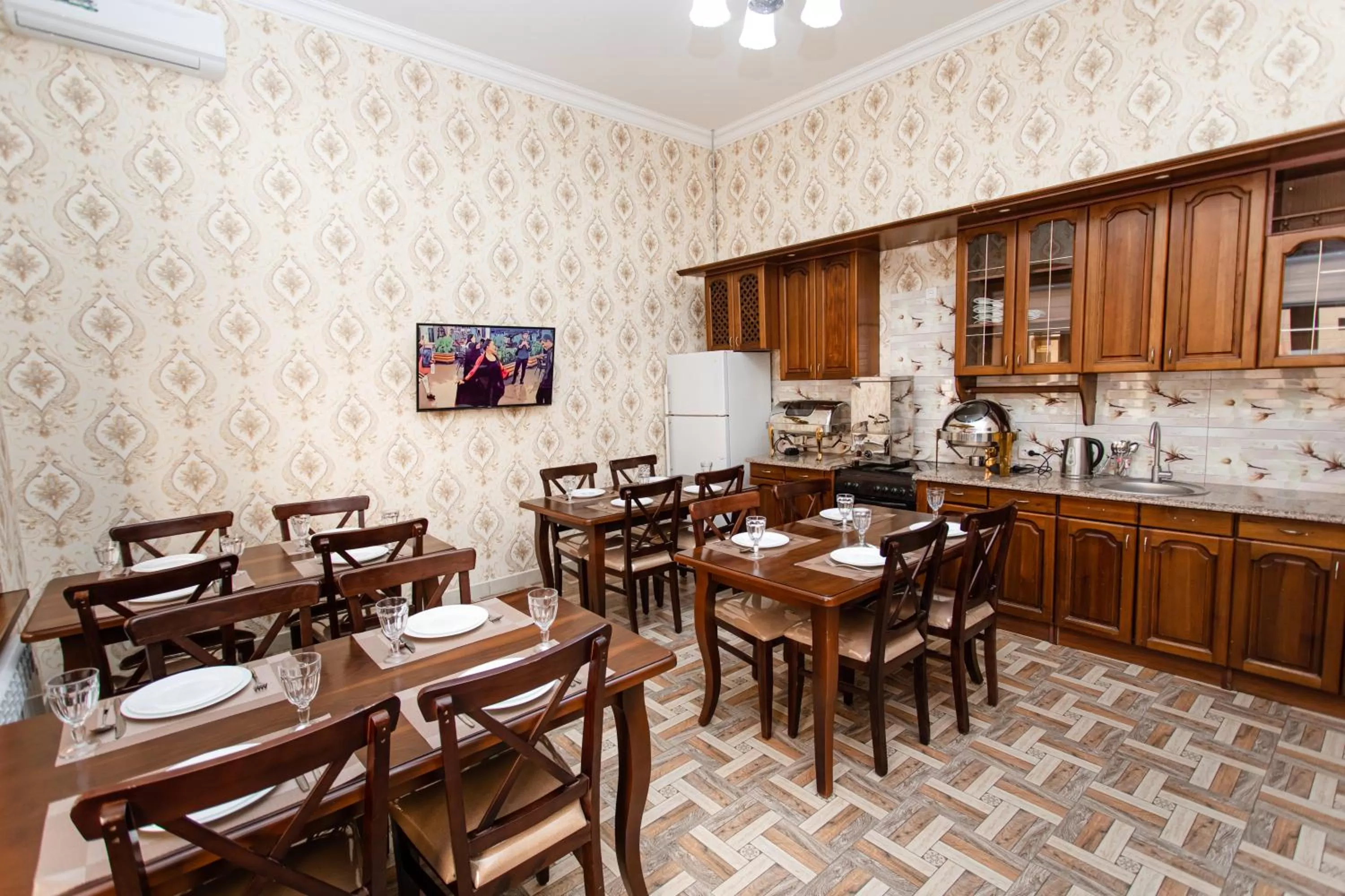Restaurant/places to eat in HOTEL Diyor Gold