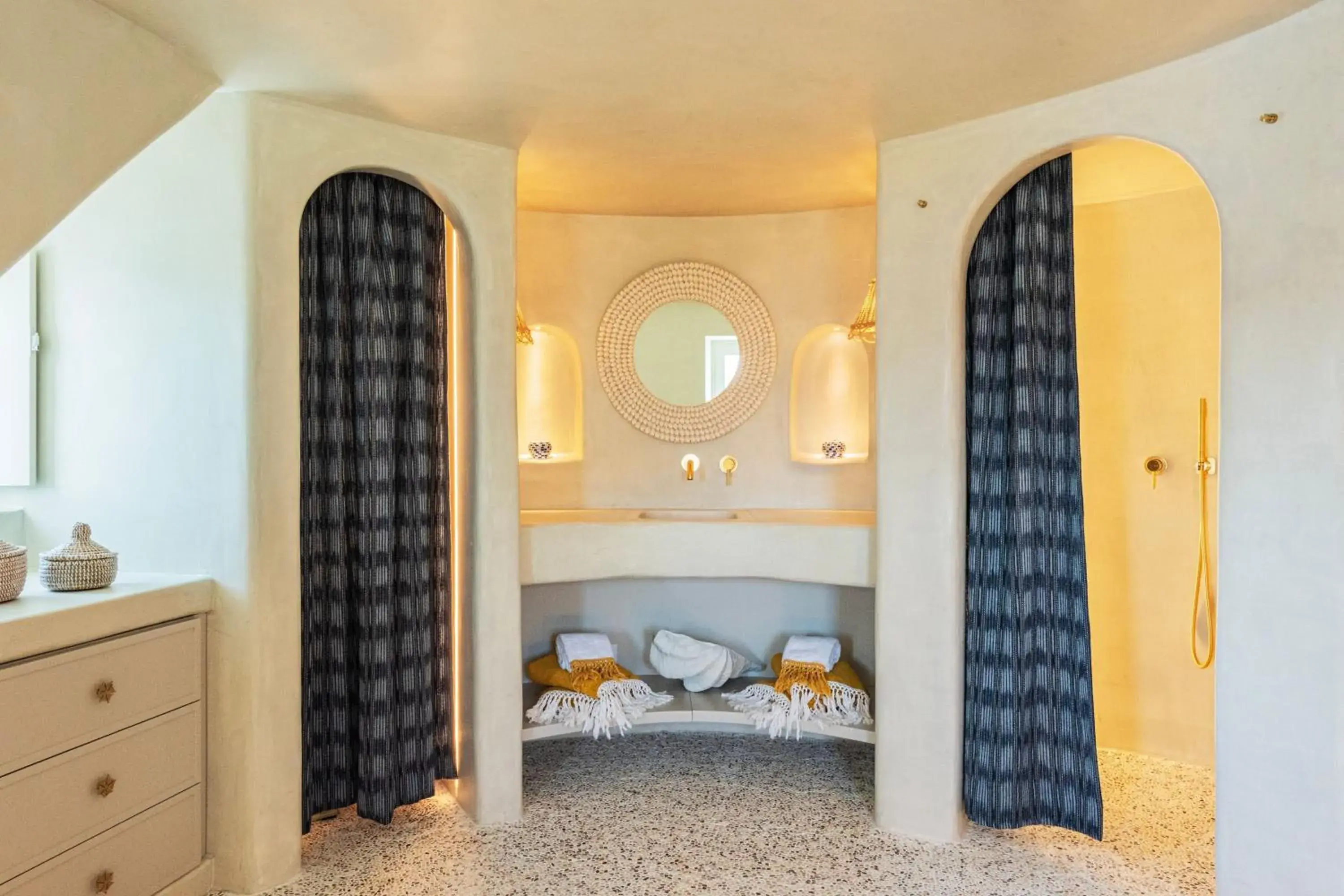 Bathroom, Bed in Santa Marina, a Luxury Collection Resort, Mykonos