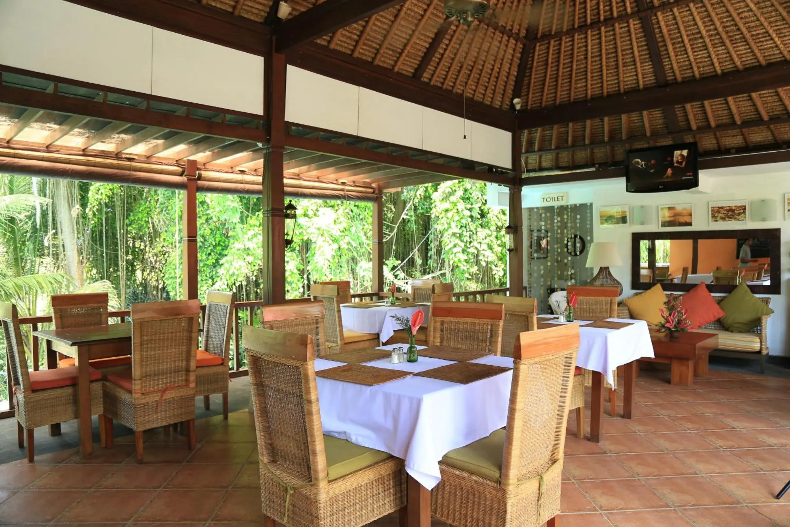 Restaurant/Places to Eat in Villa Nirvana