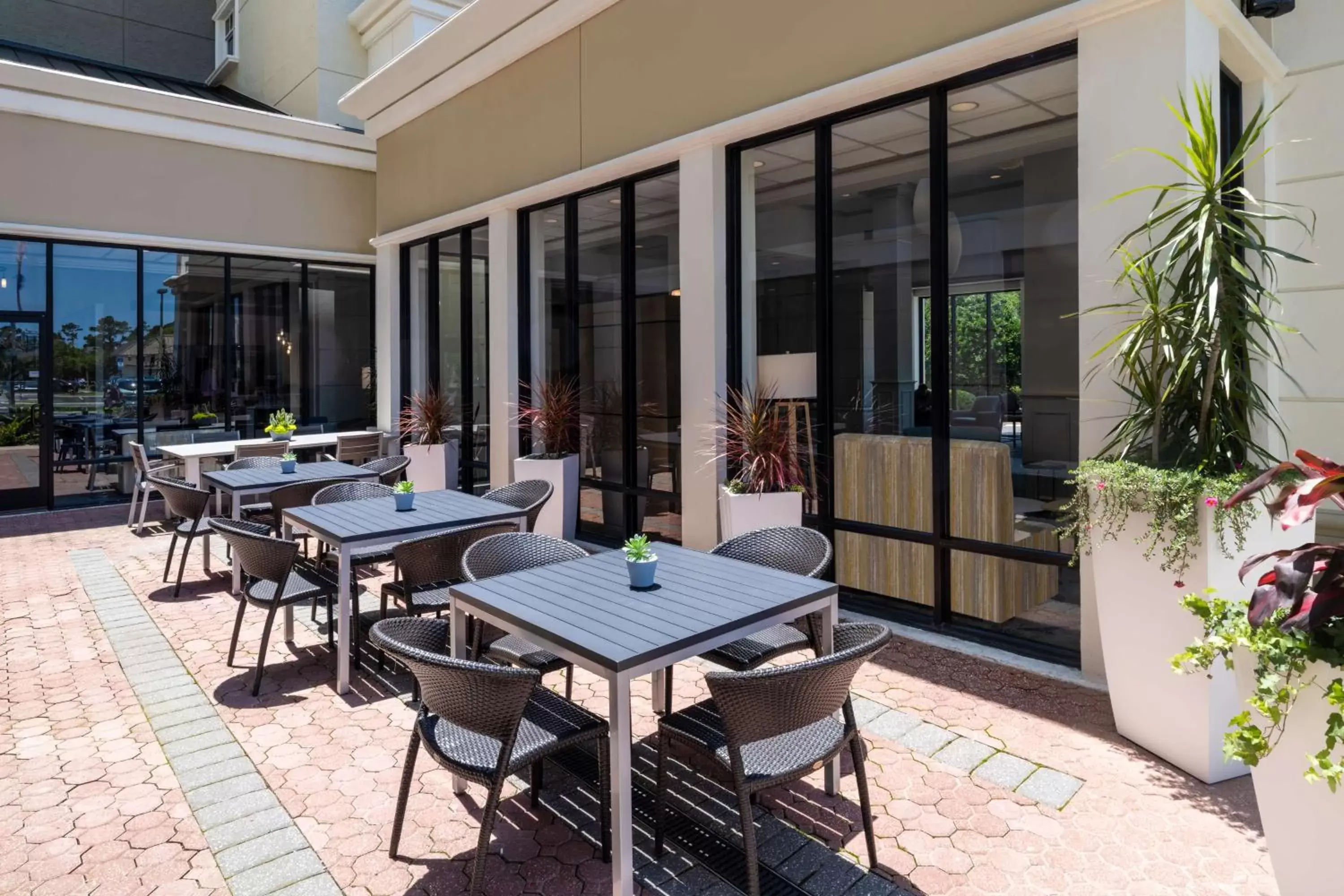 Inner courtyard view in Hilton Garden Inn Jacksonville Ponte Vedra Sawgrass Inner courtyard view in Hilton Garden Inn Jacksonville Ponte Vedra Sawgrass