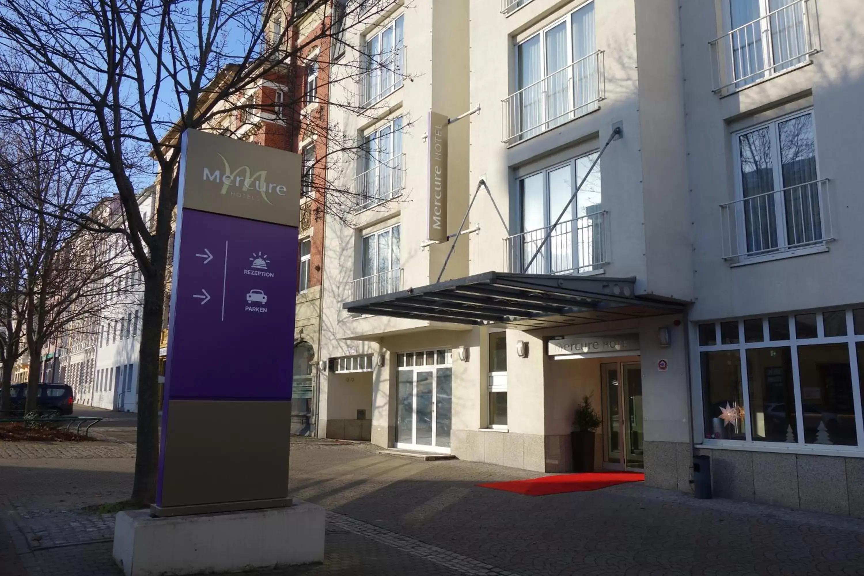 Facade/entrance, Property Building in Mercure Hotel Plaza Magdeburg