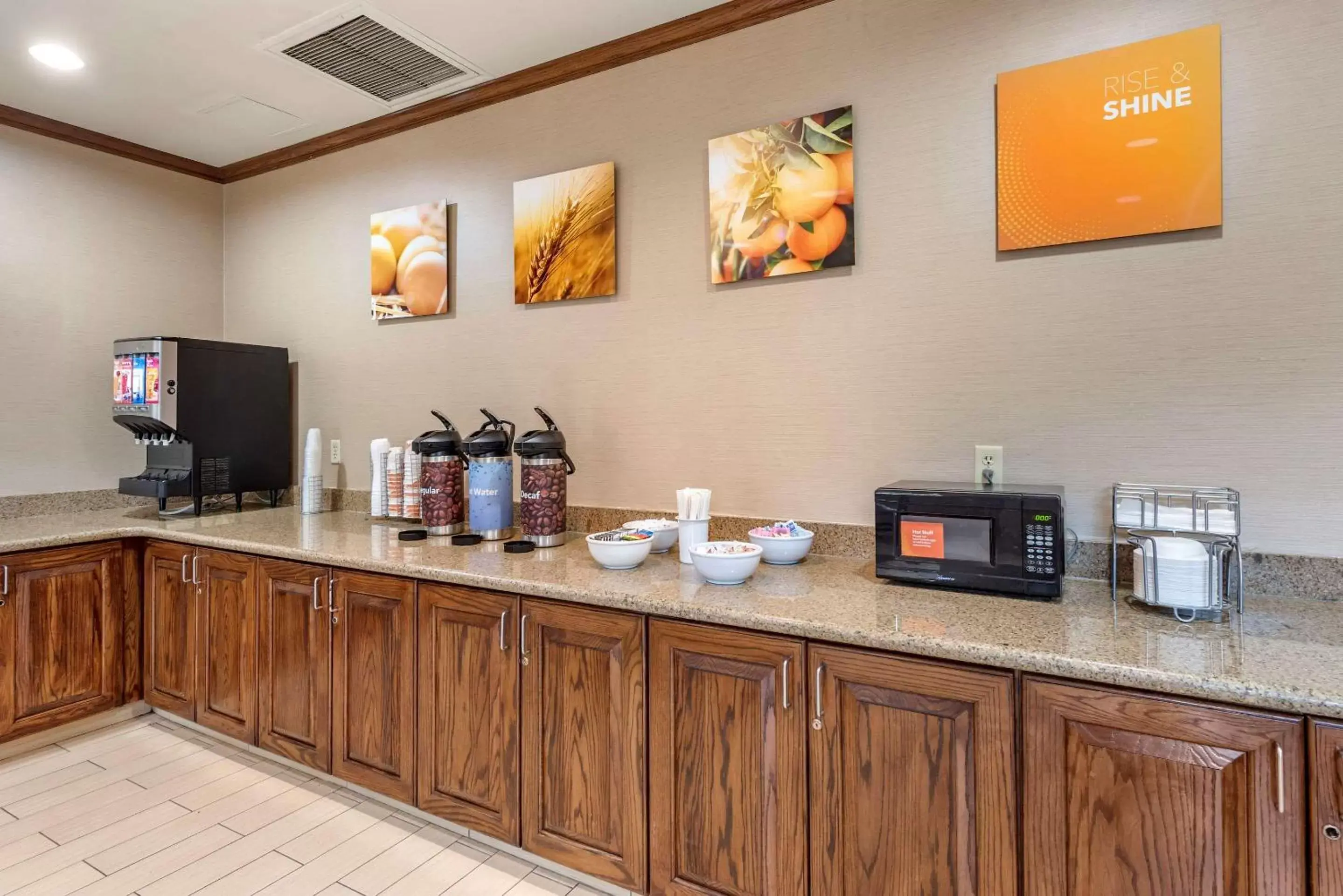 Restaurant/places to eat in Comfort Inn & Suites Virginia Beach-Norfolk Airport