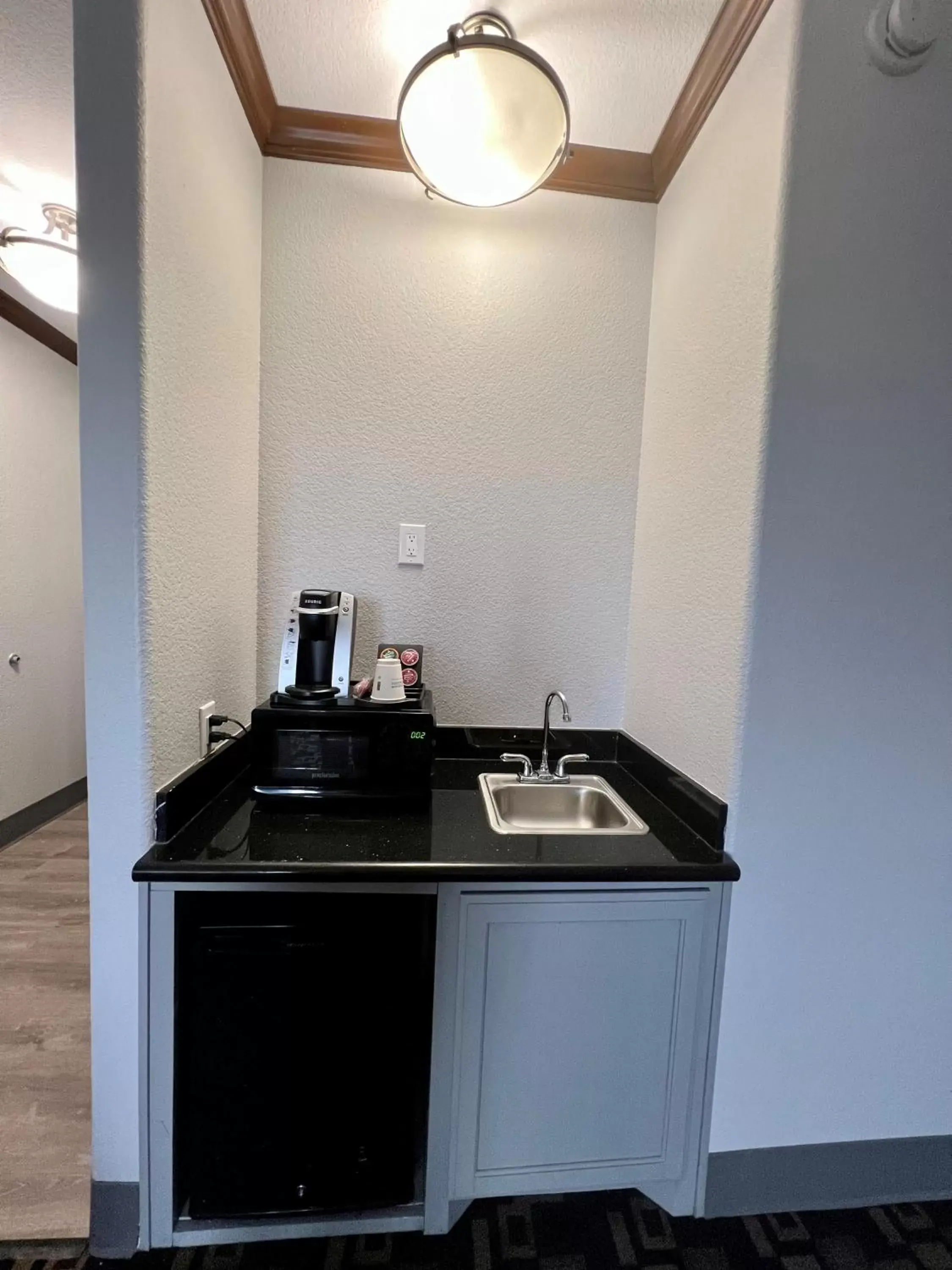 Kitchen/Kitchenette in La Quinta by Wyndham Big Spring