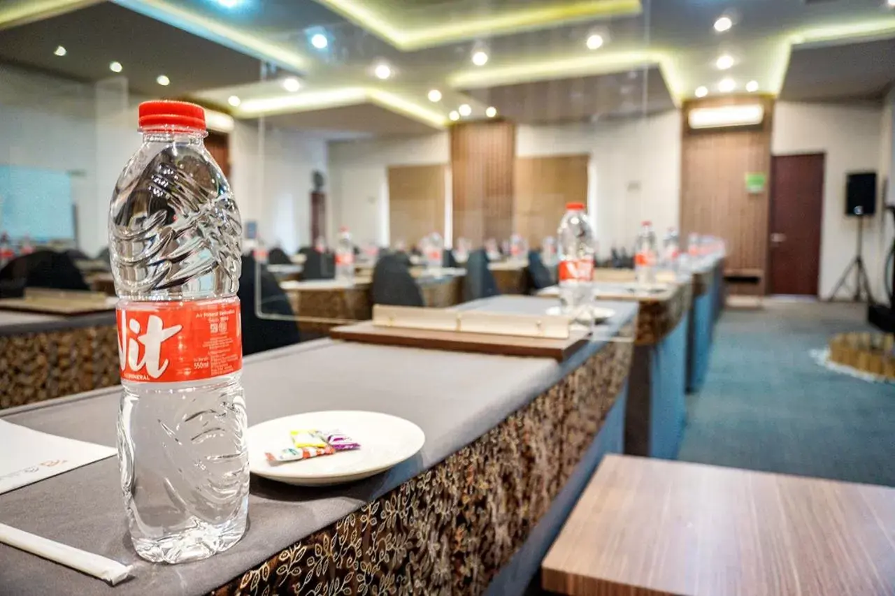 Banquet/Function facilities, Restaurant/Places to Eat in Andelir Hotel Simpang Lima Semarang
