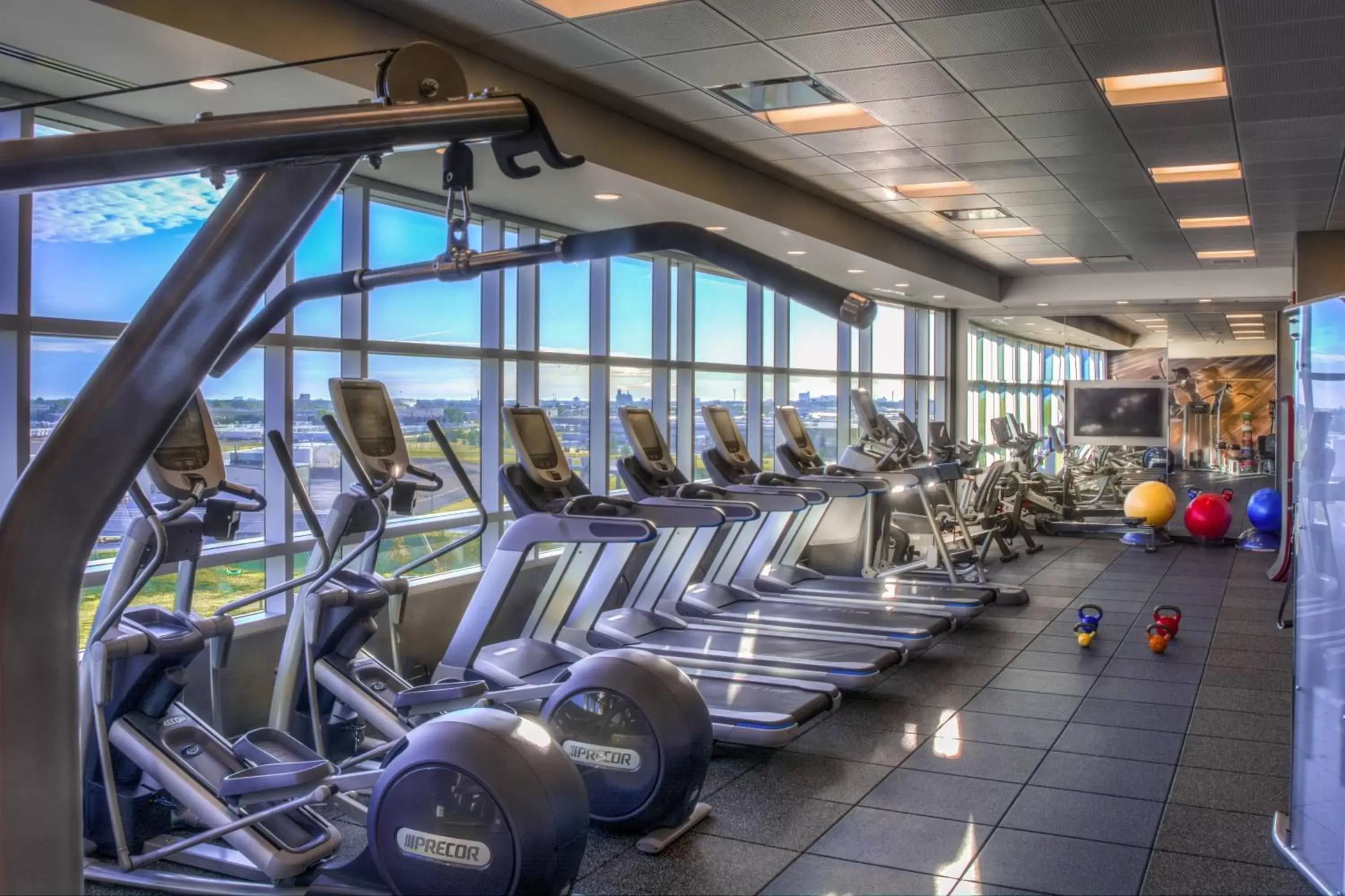 Fitness centre/facilities, Fitness Center/Facilities in Courtyard by Marriott Winnipeg Airport