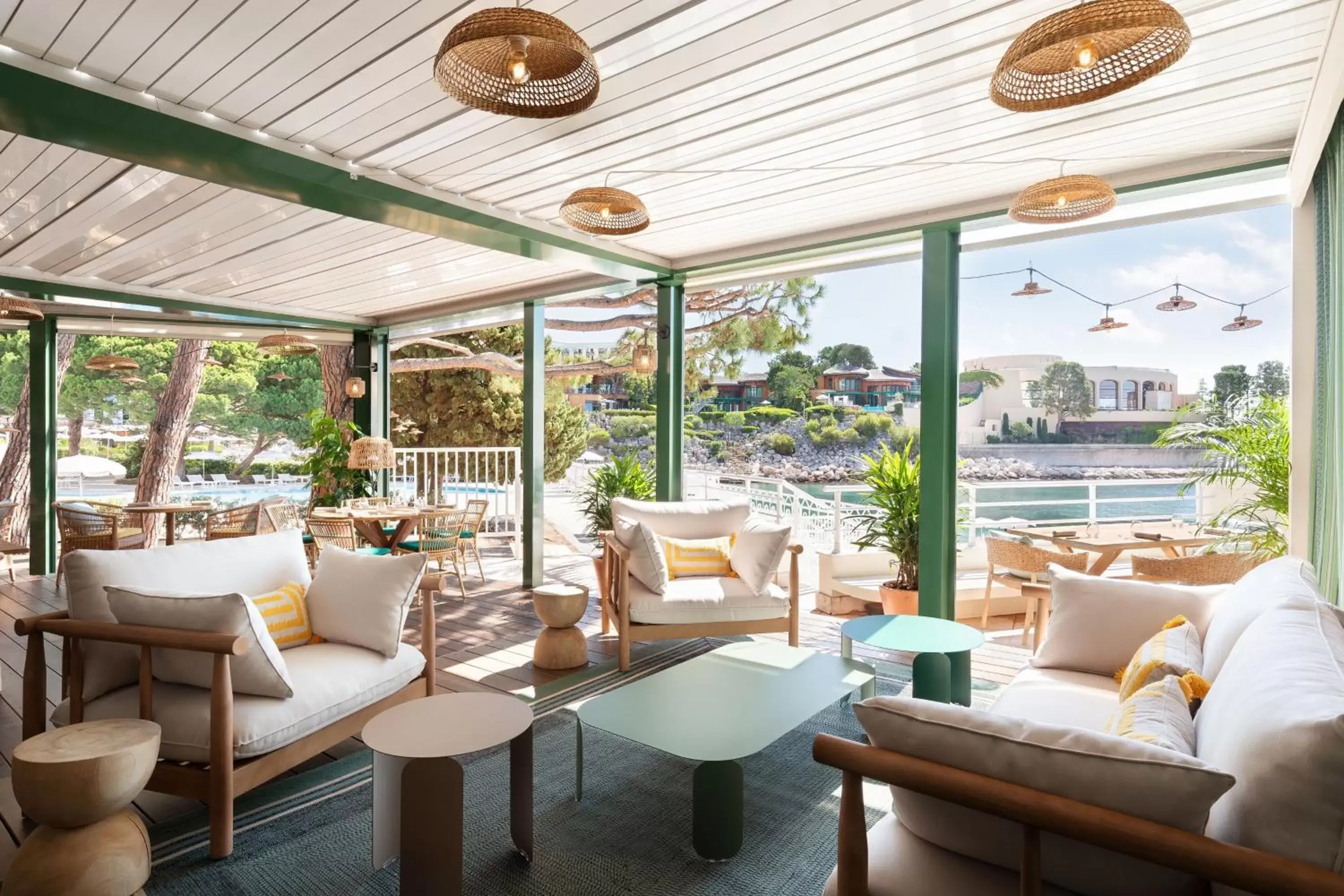 Restaurant/places to eat, Lounge/Bar in Le Méridien Beach Plaza