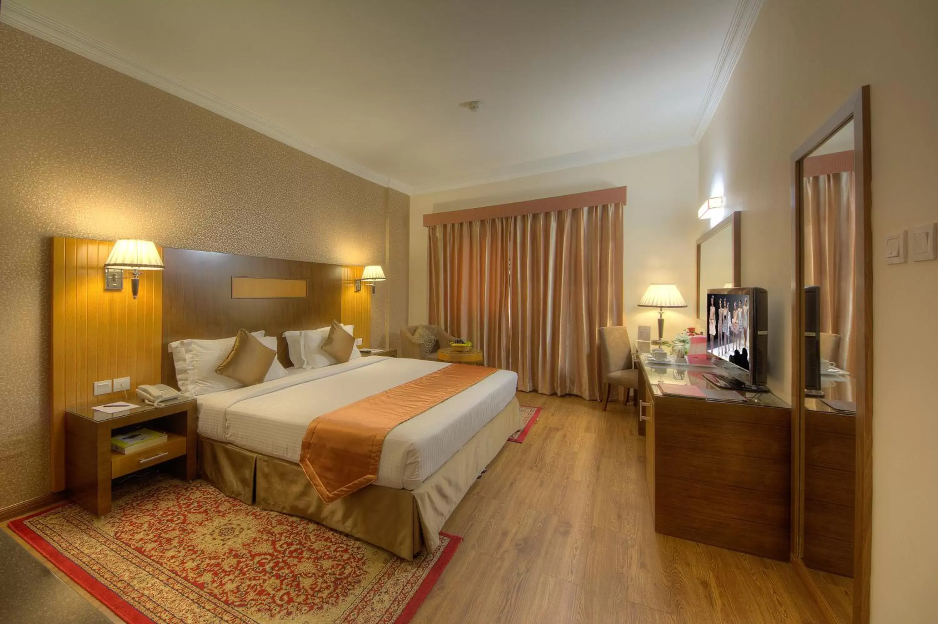 Photo of the whole room, Bed in Fortune Pearl Hotel