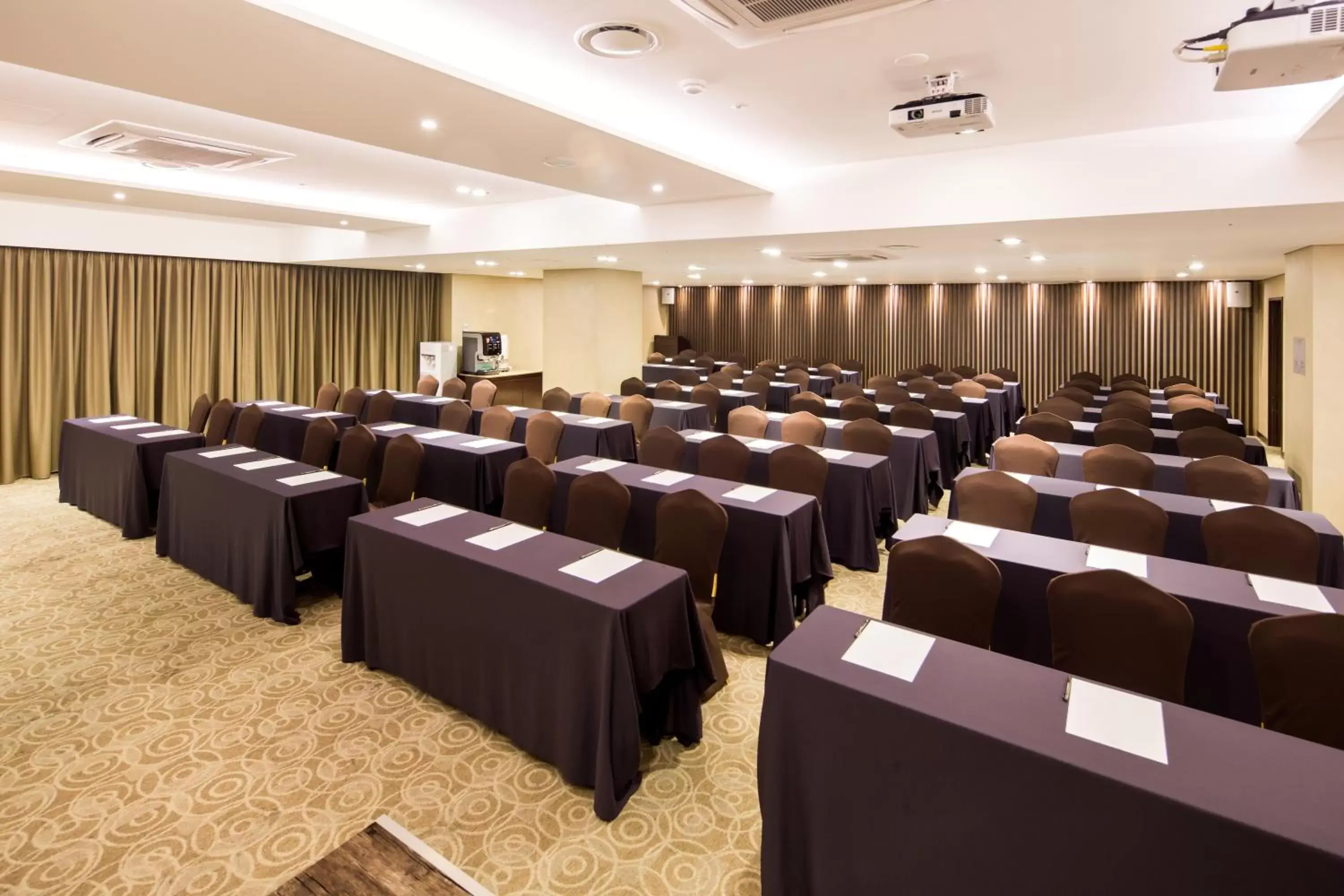 Business facilities in Golden Seoul Hotel