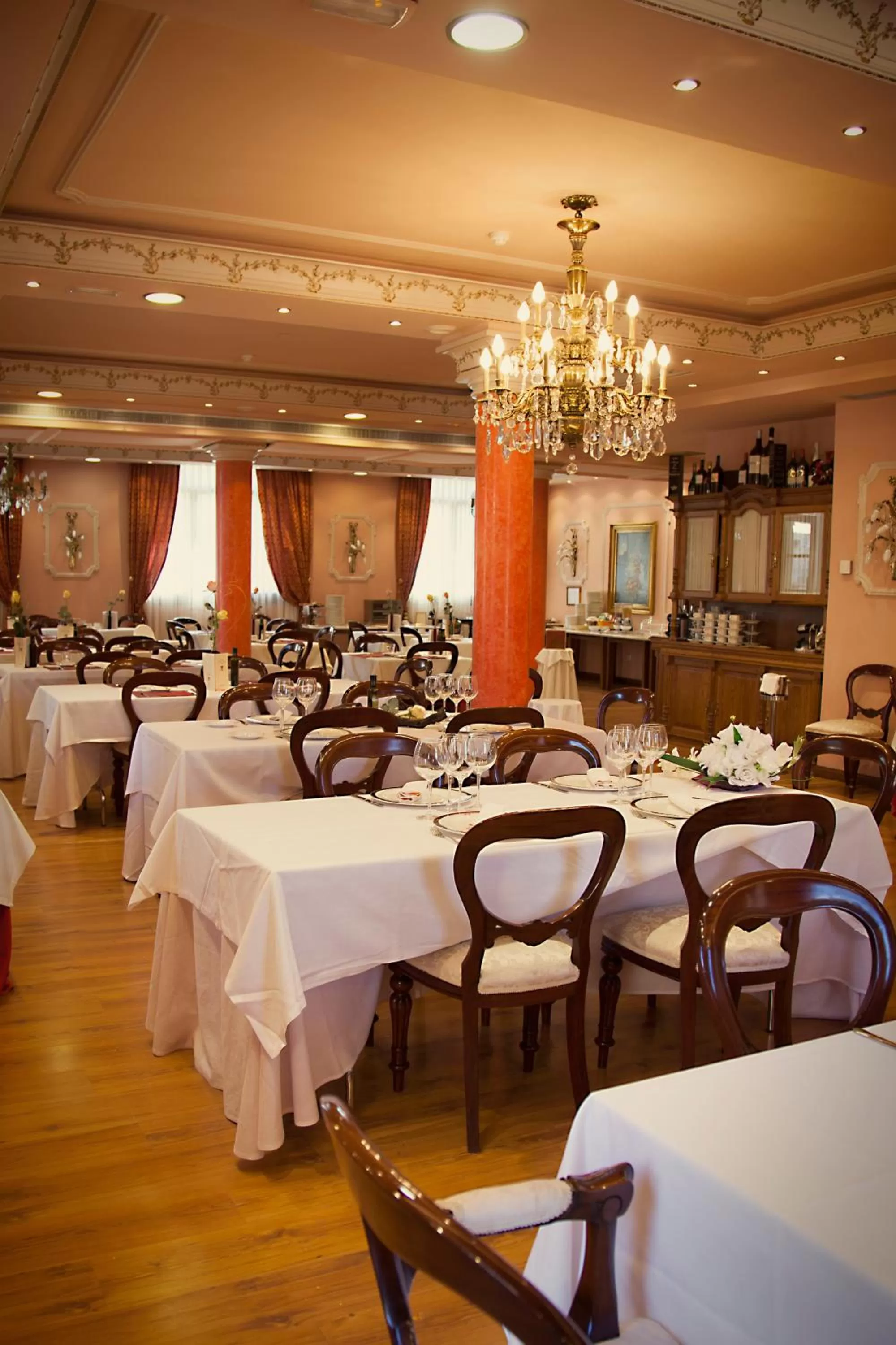 Restaurant/places to eat in Palacio Azcárate Hotel