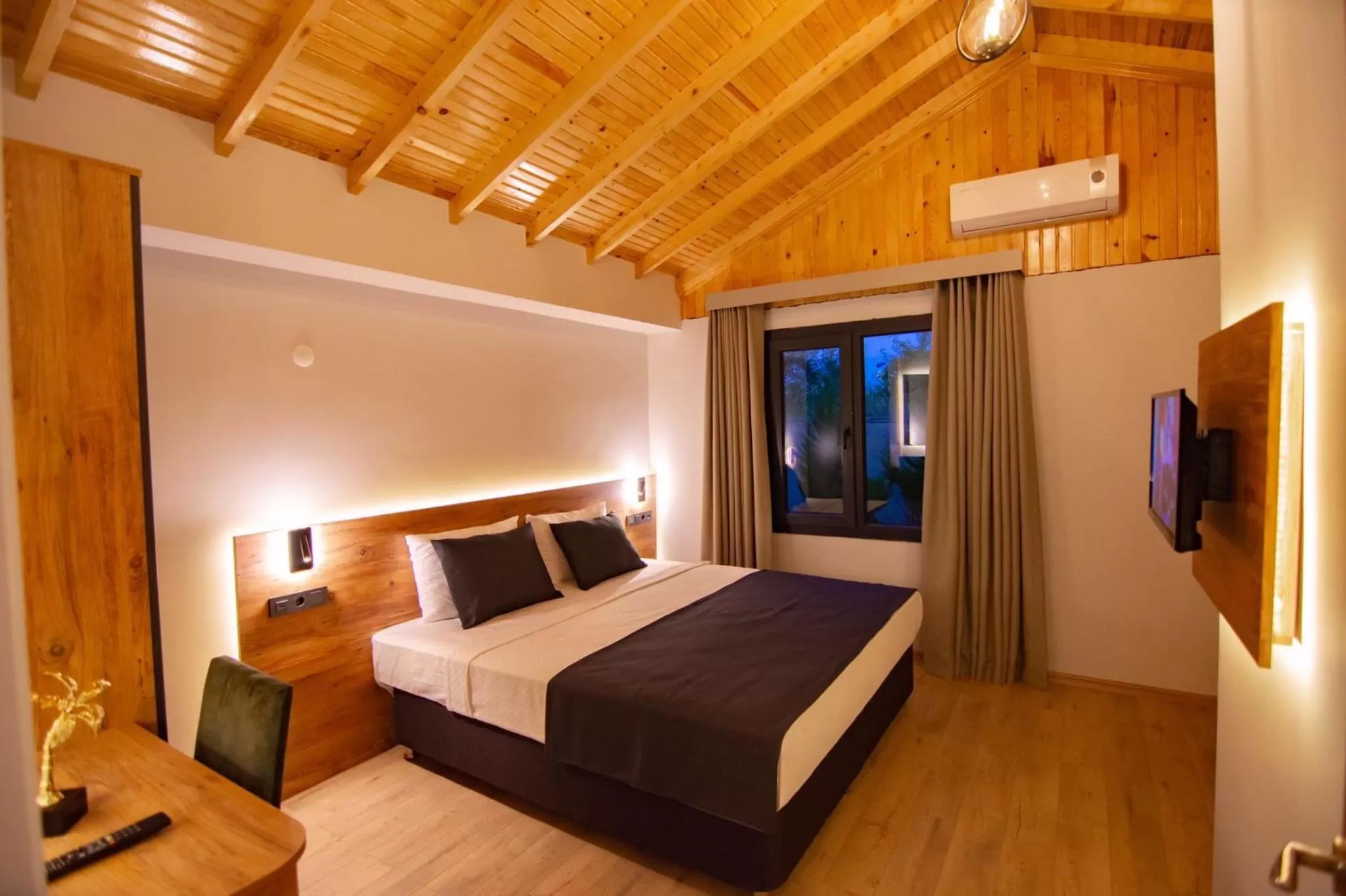 TV and multimedia, Bed in Sandal Otel