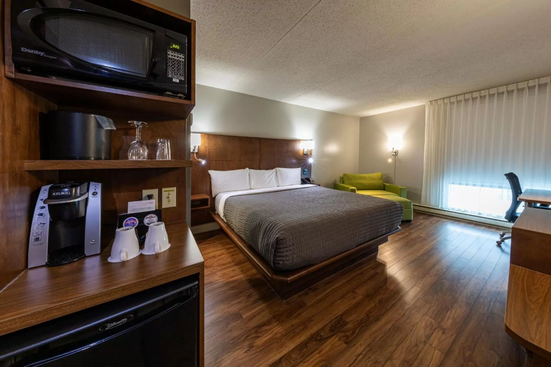 Bed in Hôtel & Suites Normandin Québec