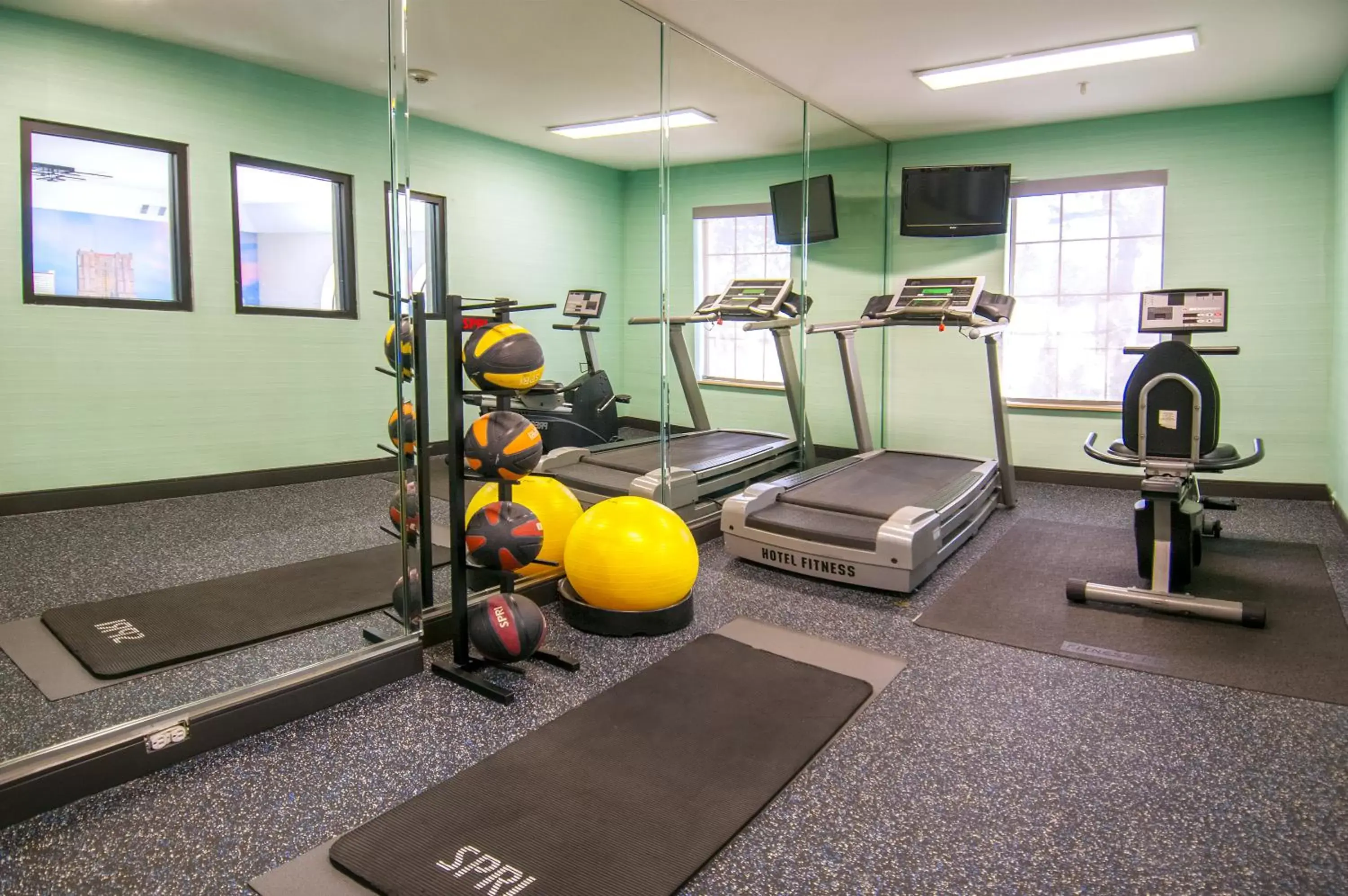 Fitness centre/facilities, Fitness Center/Facilities in Days Inn by Wyndham Suites San Antonio North/Stone Oak