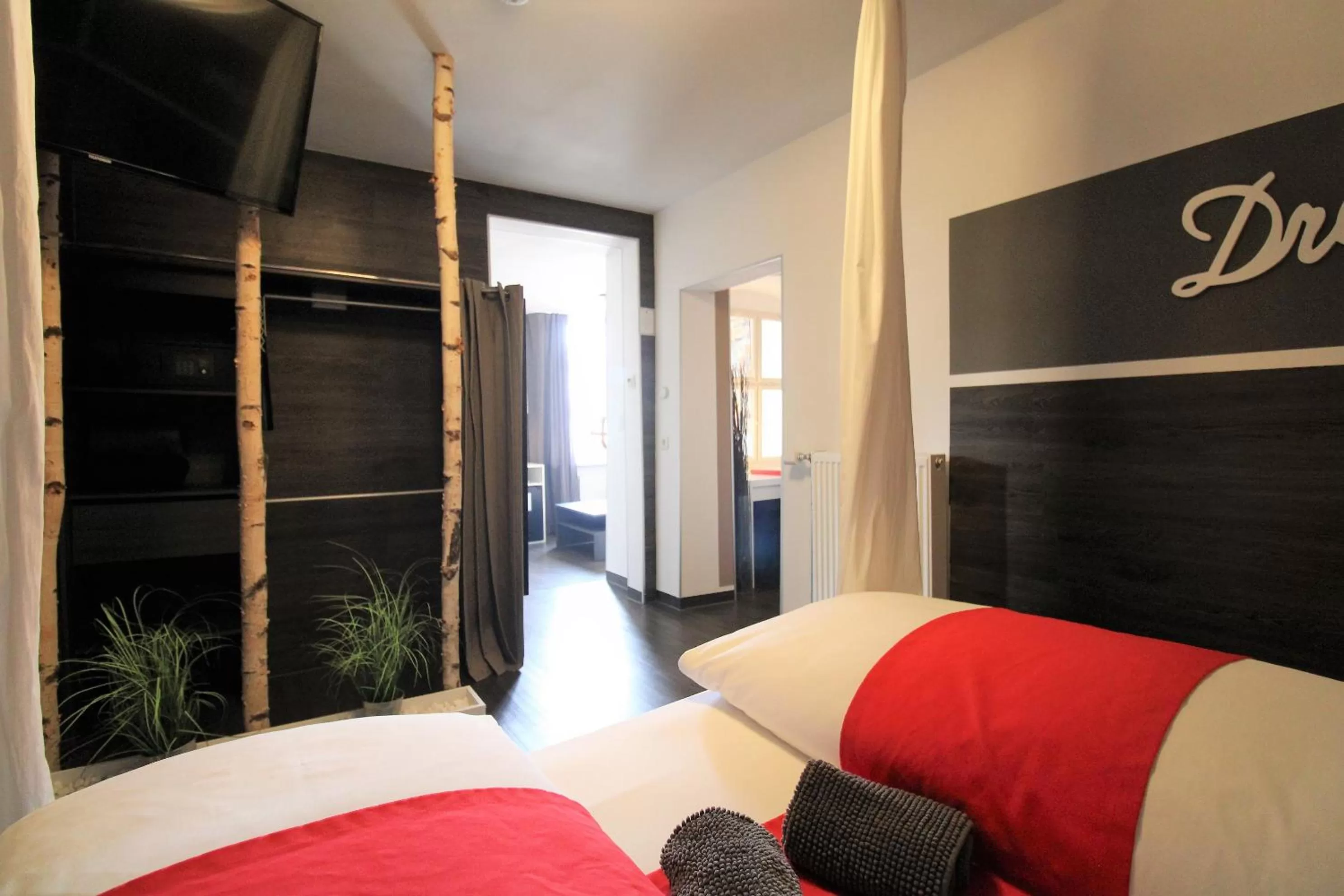 Photo of the whole room, Bed in MY HOME Hotel Lamm Rottweil "Smart Home"