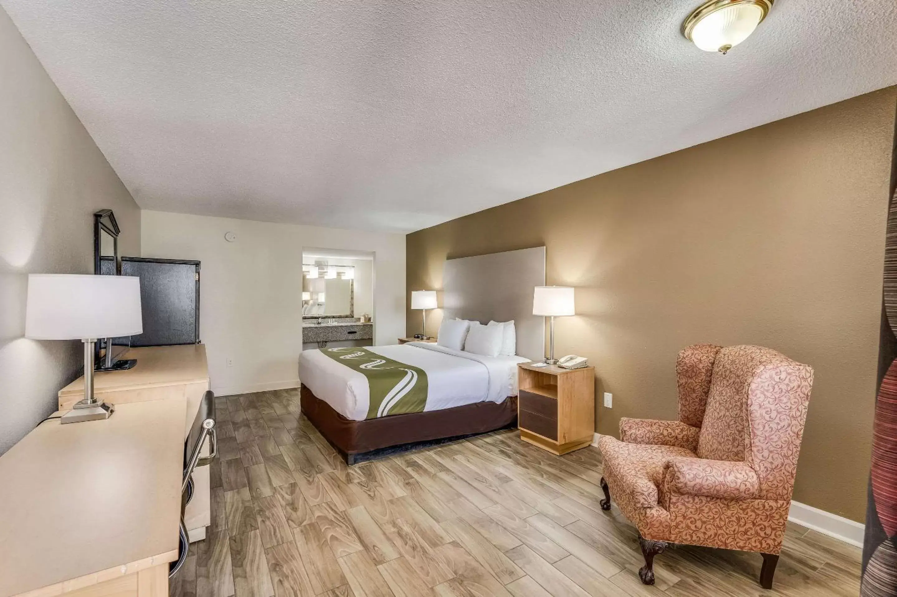 Photo of the whole room in Quality Inn & Suites Hot Springs-Lake Hamilton