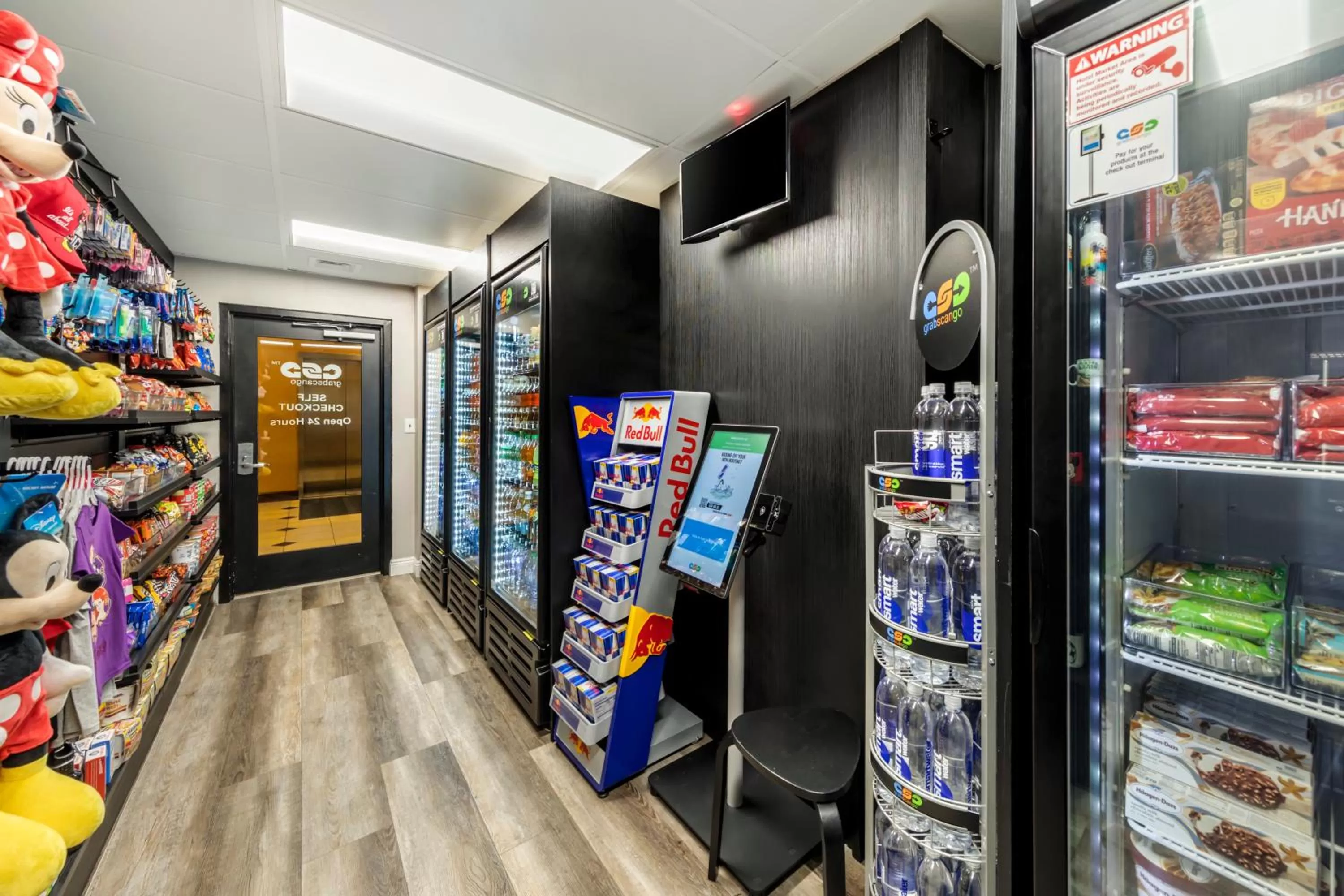 On-site shops in Clarion Hotel Anaheim Resort