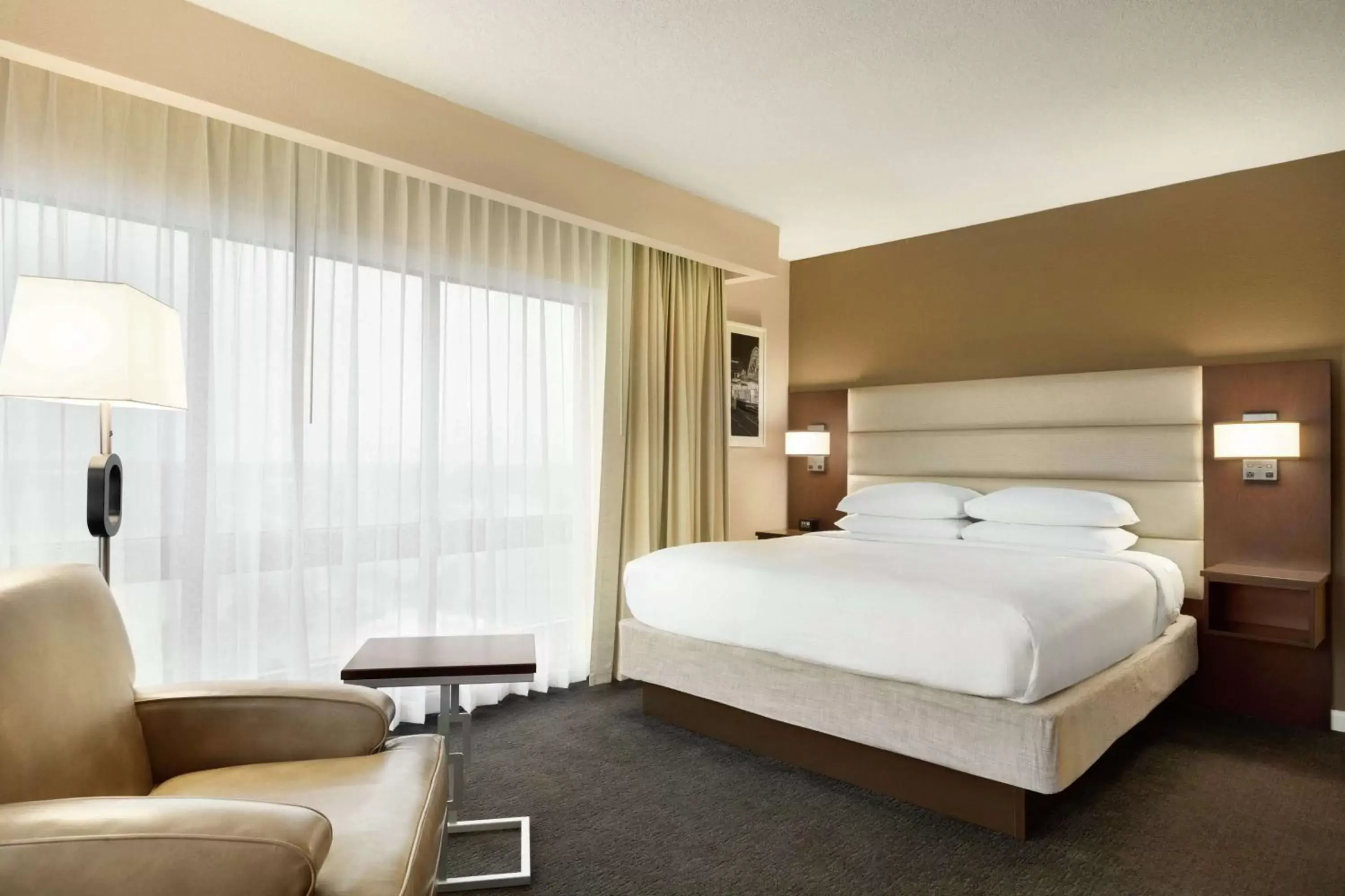 Photo of the whole room, Bed in DoubleTree by Hilton Orlando Downtown