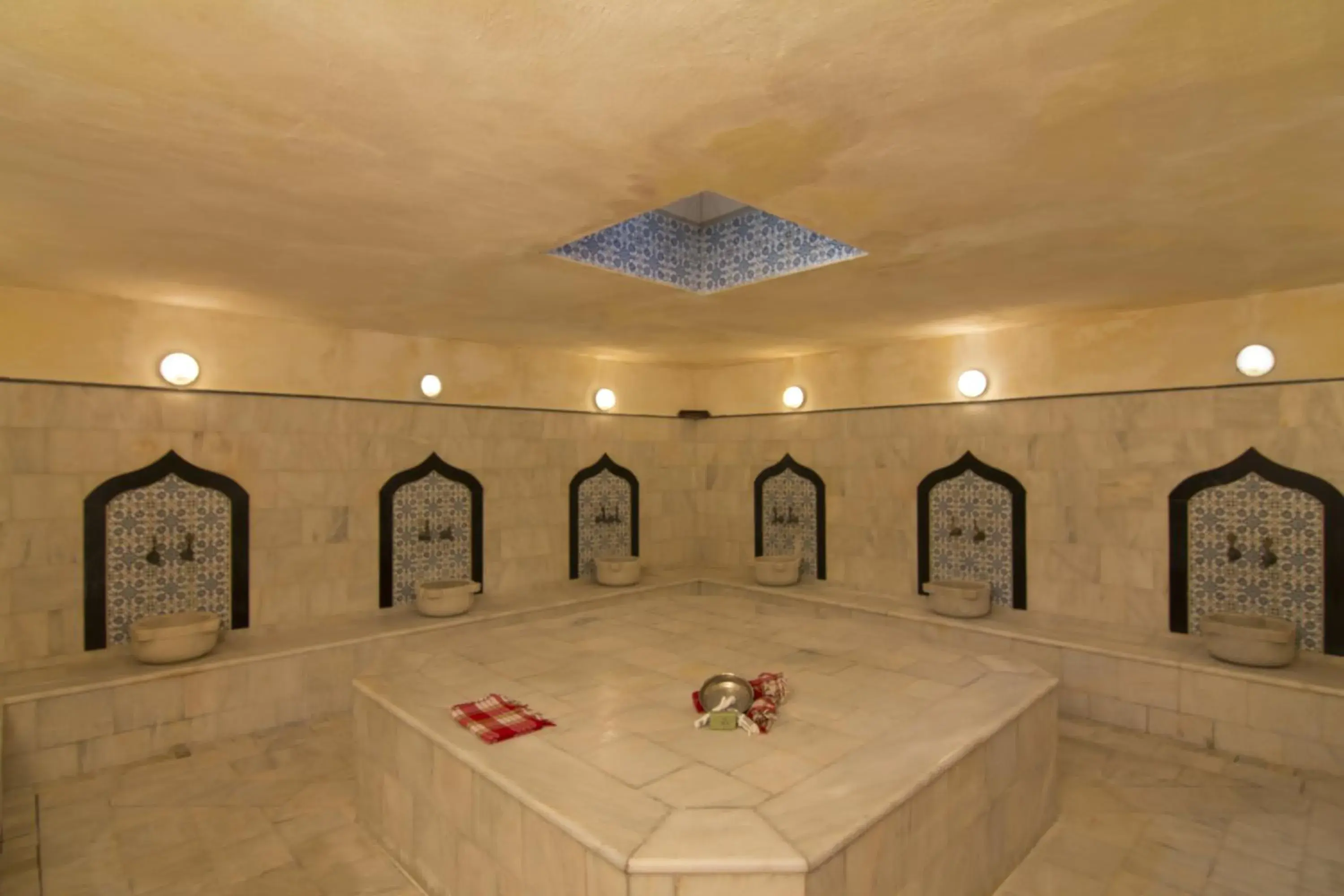 Public Bath in Krizantem