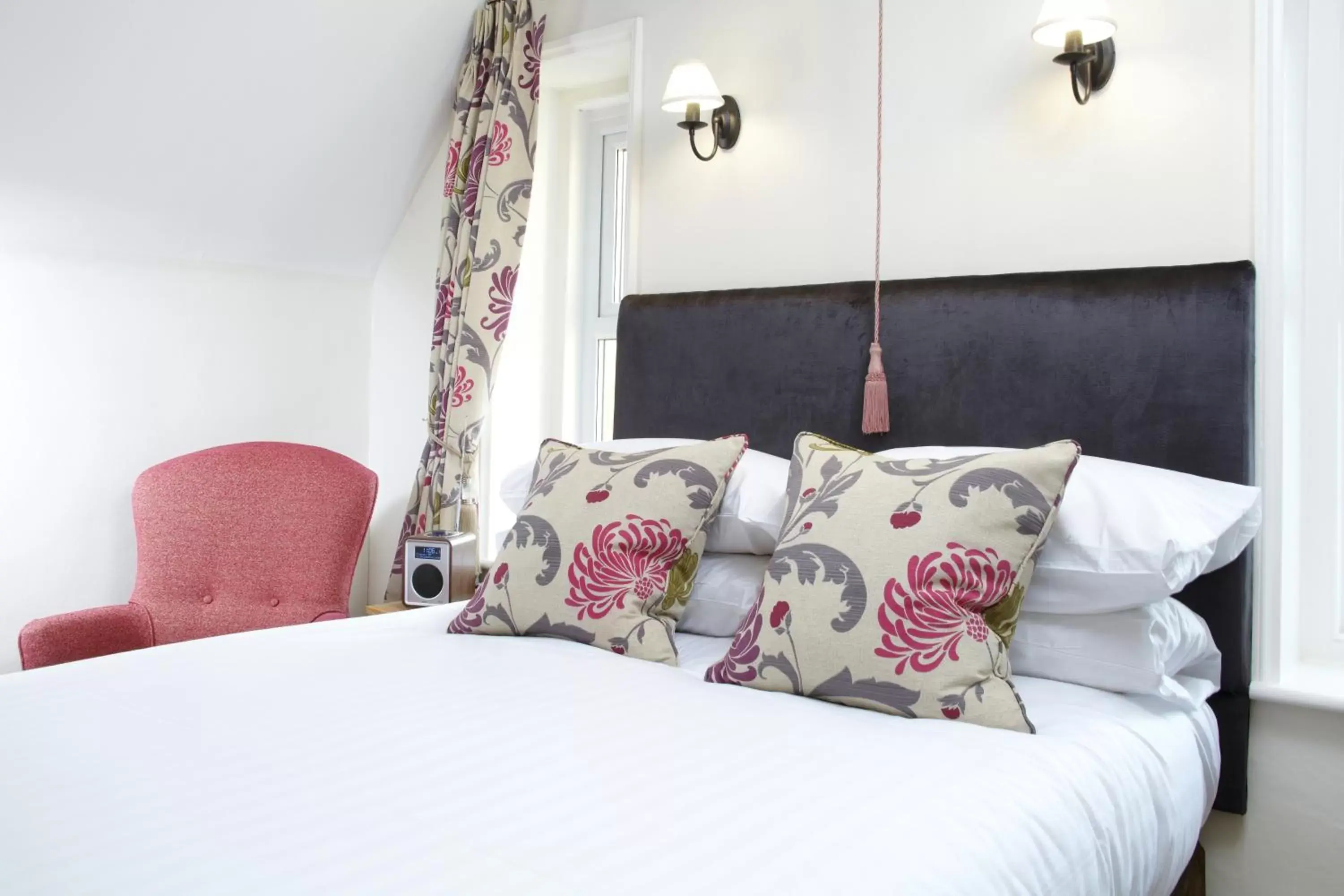 Bedroom, Bed in Three Ways House Hotel