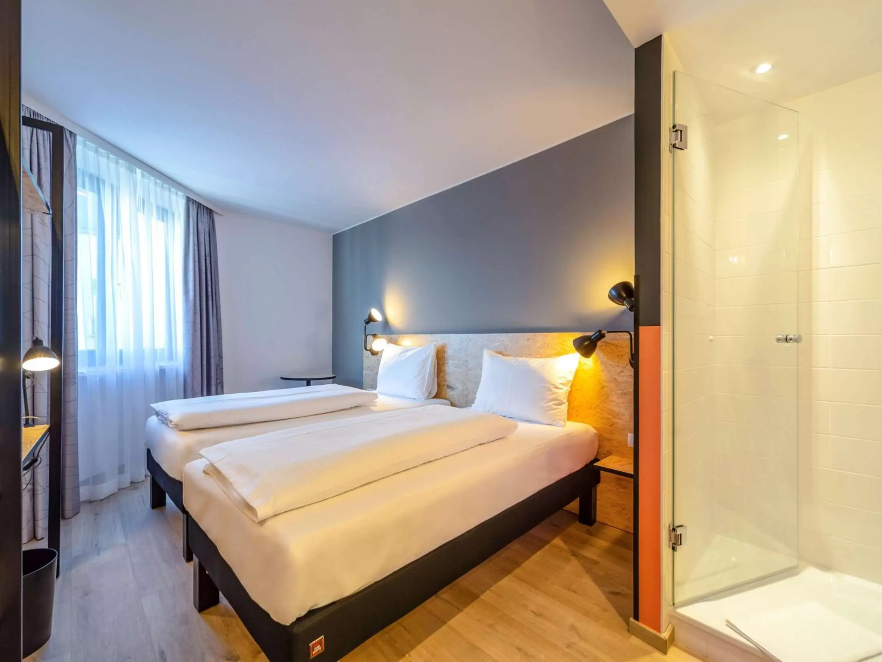 Photo of the whole room, Bed in ibis Styles Wien Messe Prater