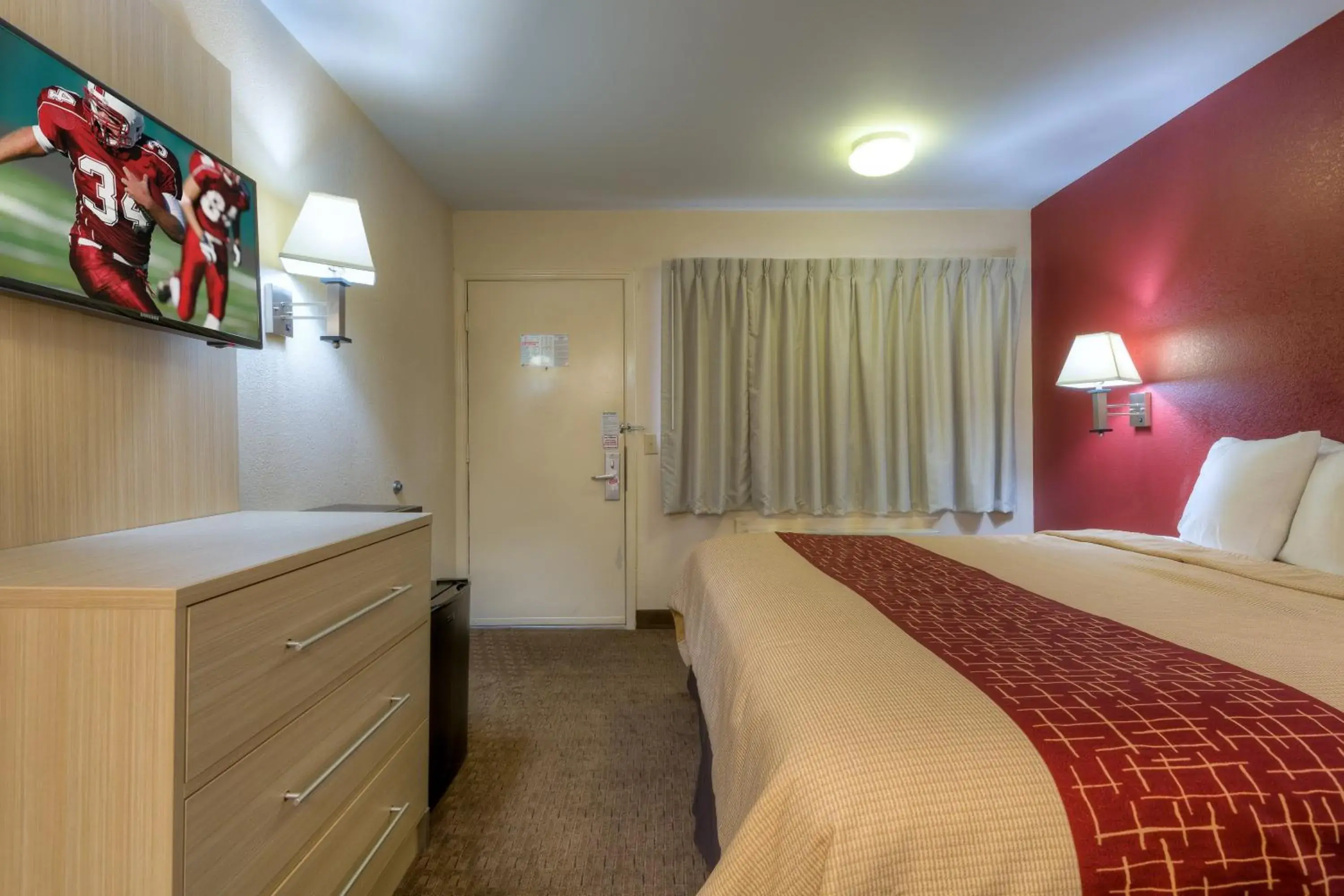 Superior King Room Smoking in Red Roof Inn Memphis East Superior King Room Smoking in Red Roof Inn Memphis East