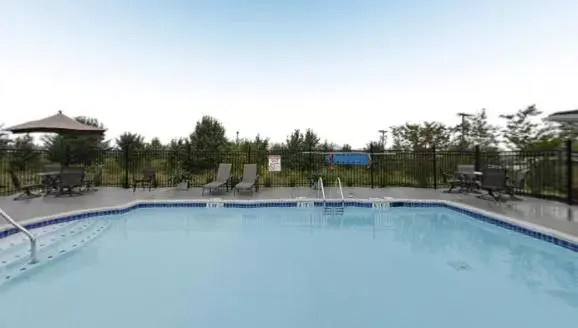 Swimming Pool in Baymont by Wyndham Madisonville