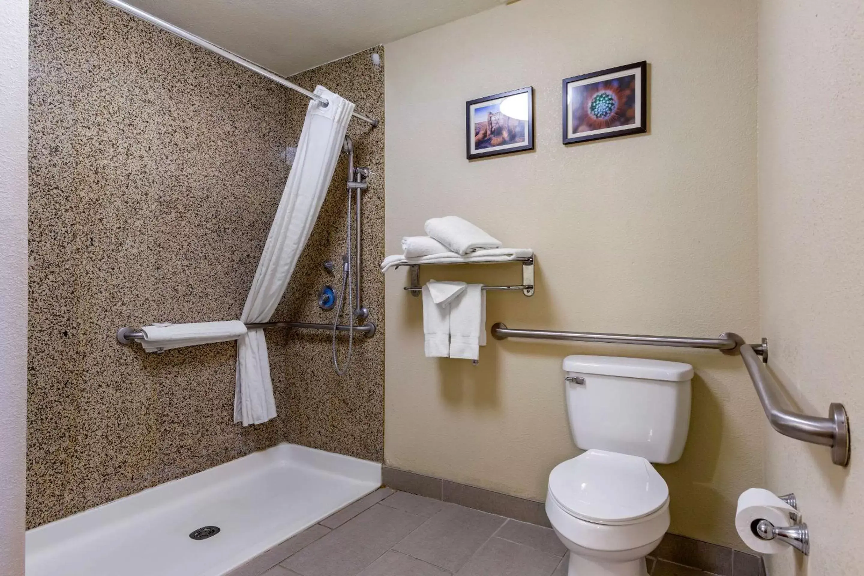 Bathroom in Comfort Suites Hobbs