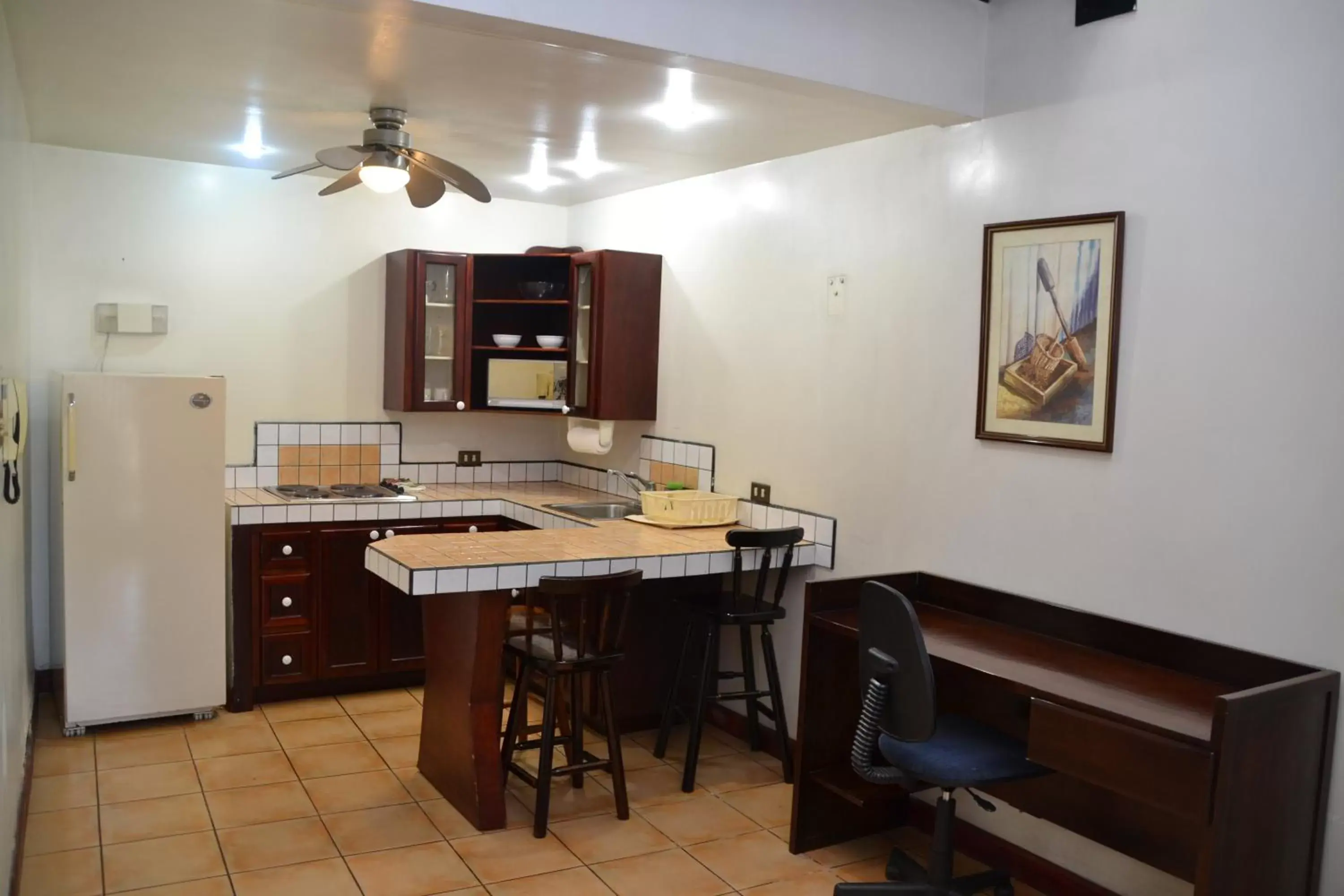 kitchen, Dining Area in Oro Apart Hotel