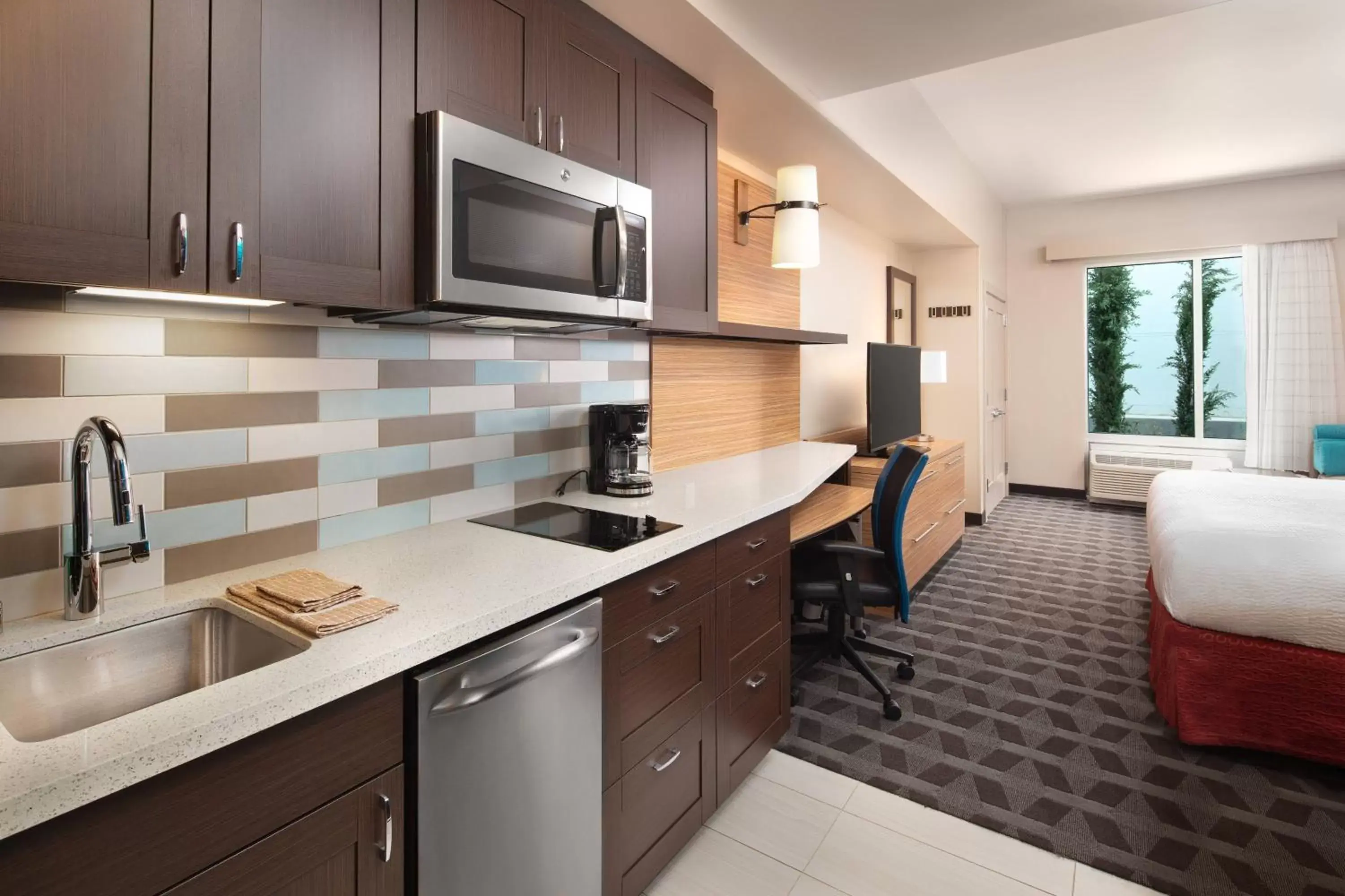 Kitchen or kitchenette, Kitchen/Kitchenette in TownePlace Suites by Marriott San Diego Downtown