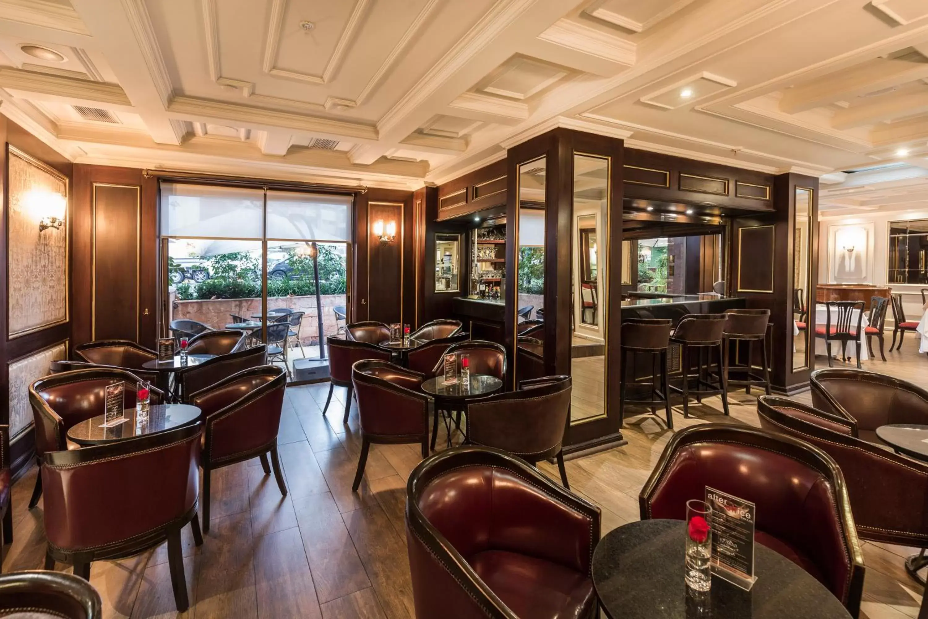 Lounge or bar in Park Plaza Santiago Lounge or bar in Park Plaza Santiago