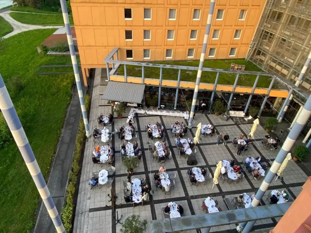 Restaurant/places to eat, Bird's-eye View in Trans World Hotel Donauwelle