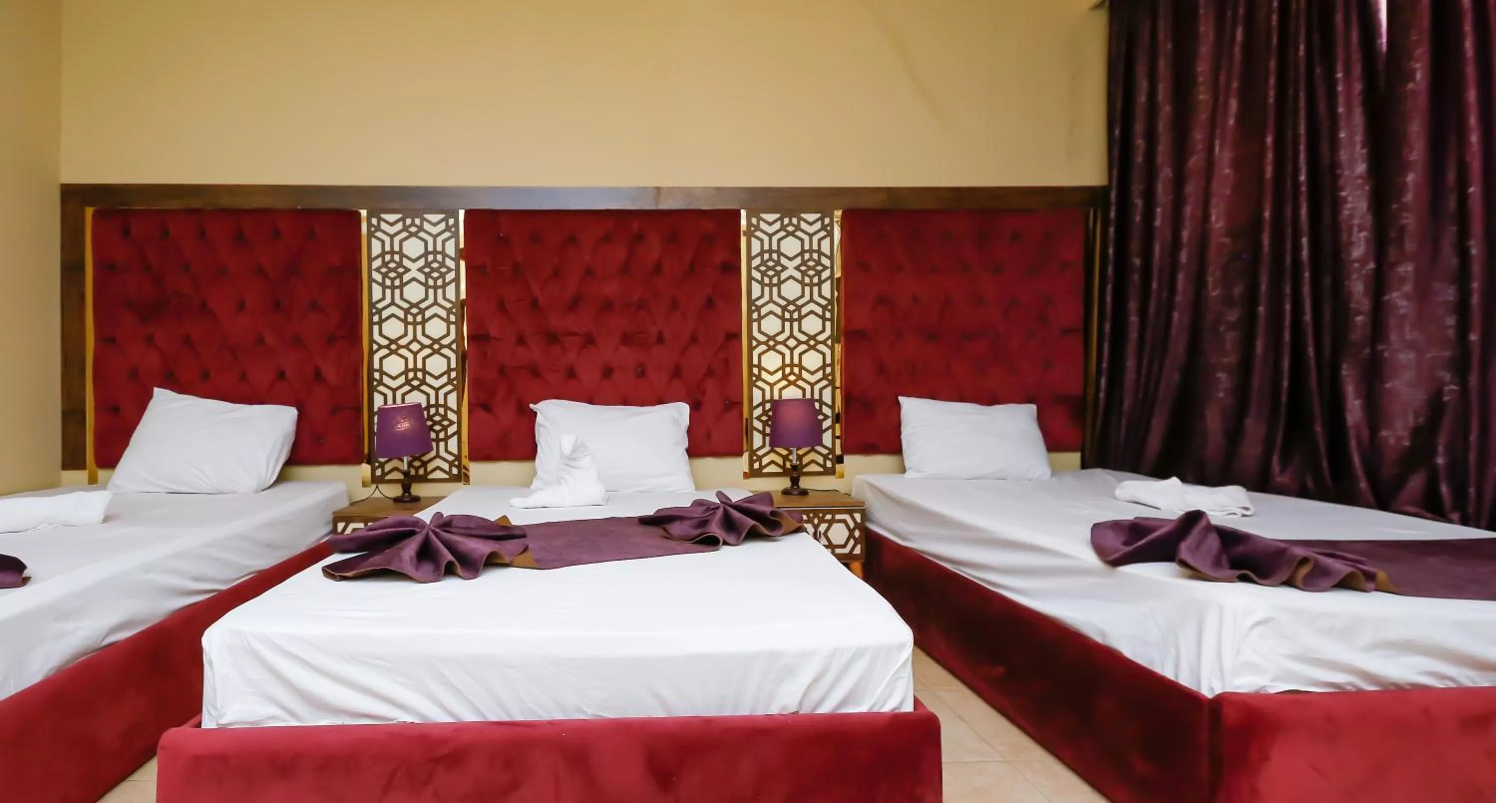 Photo of the whole room, Bed in King Cheops Inn - Pyramid View